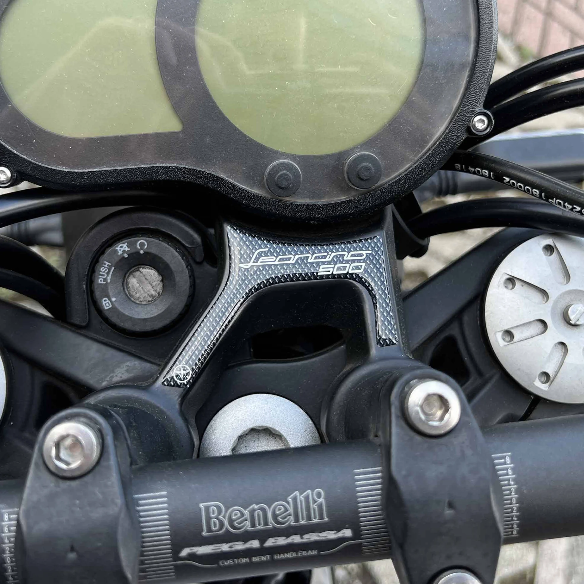 Naklejka 3D Dekoracyjna i zabezpieczająca okolicę kluczyka zapłonu Motocykla kompatybilna z Benelli Leoncino 500