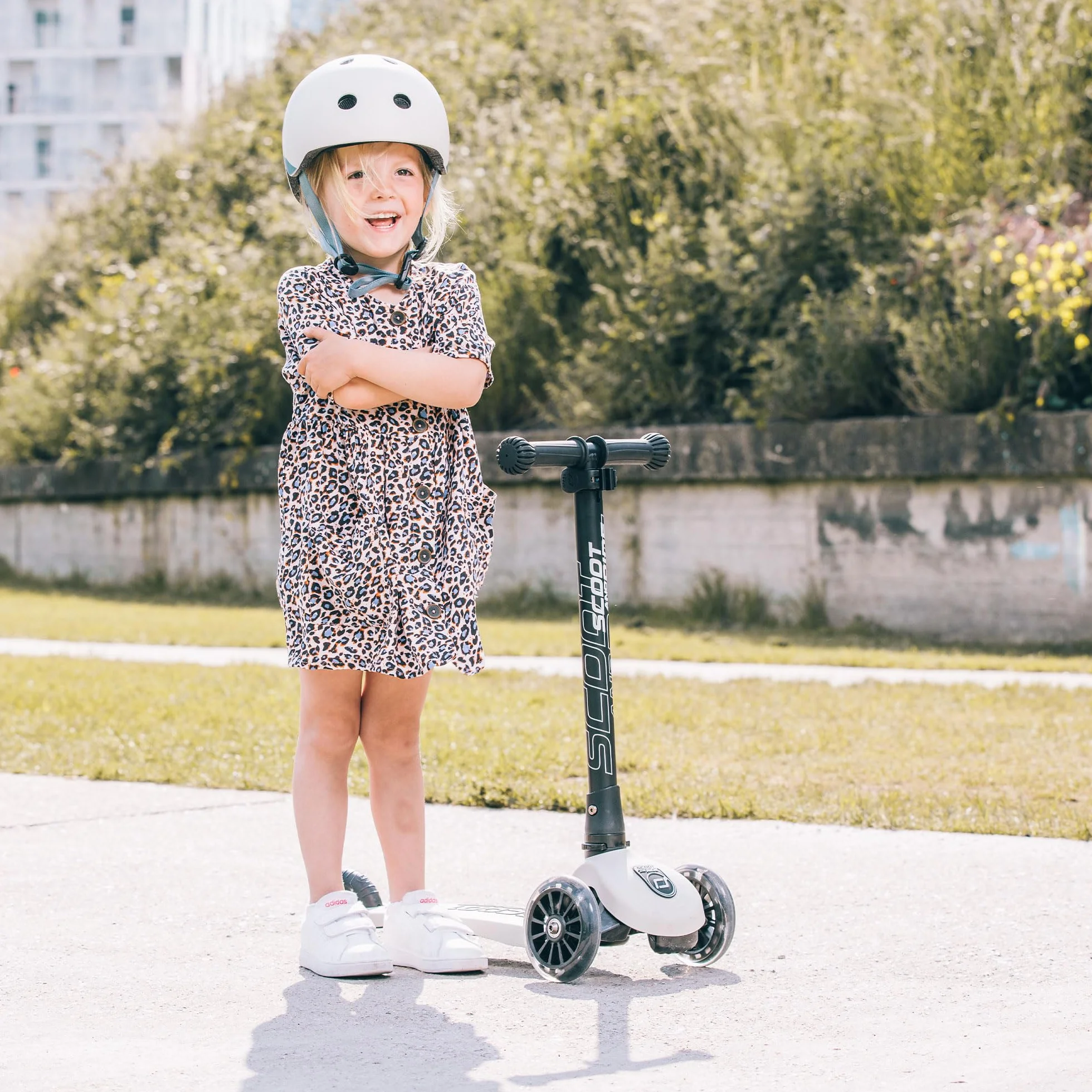 Scoot & Ride Highwaykick 3 LED hulajnoga z tworzywa sztucznego/metalu, wymiary: ok. 55 cm x 15 cm x 24 cm, 96344