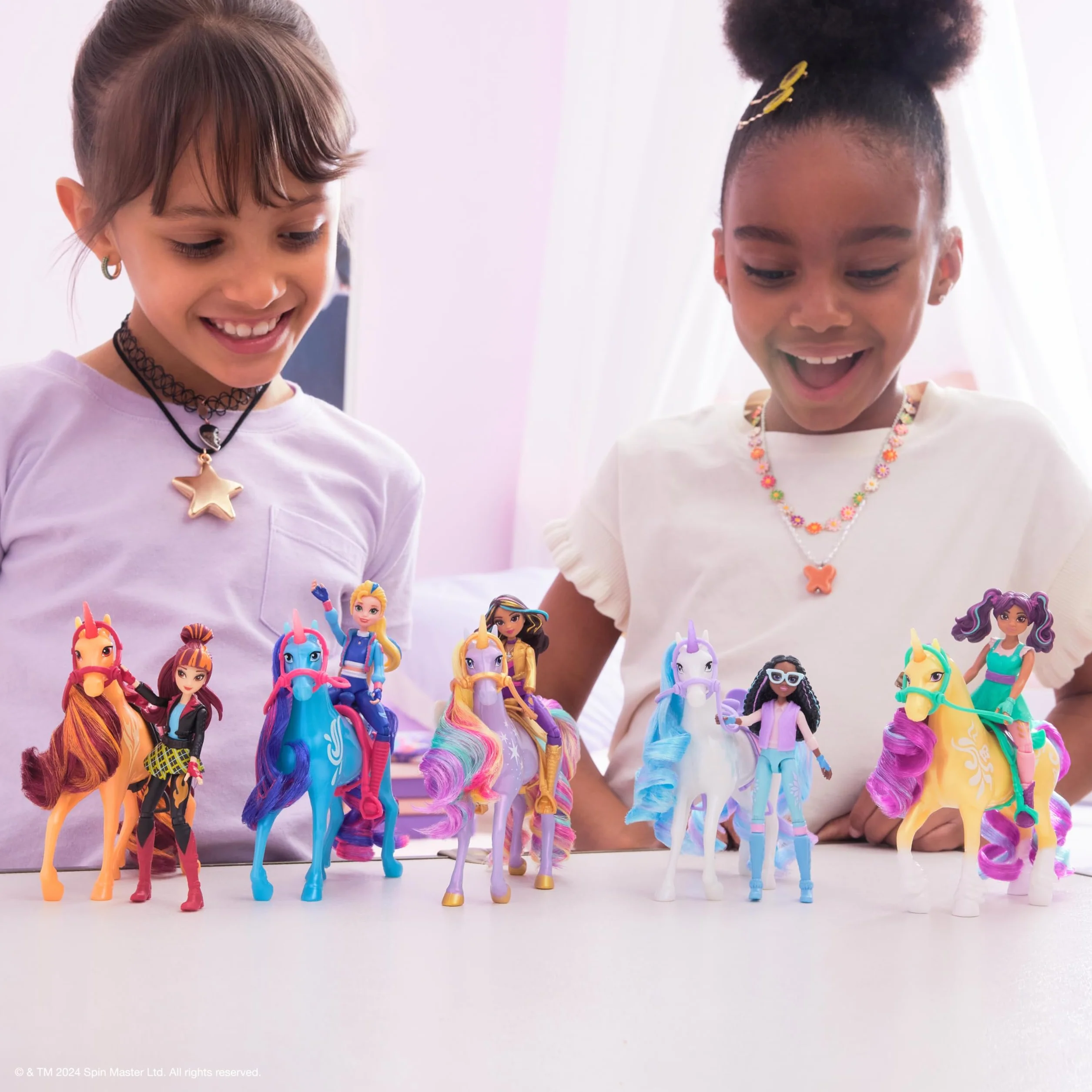 Unicorn Academy, Sophia & Light Magic Wildstar z tęczowymi efektami świetlnymi, 2 akcesoria do jazdy konnej, lalki i zabawki jednorożca dla dziewcząt w wieku od 4 lat