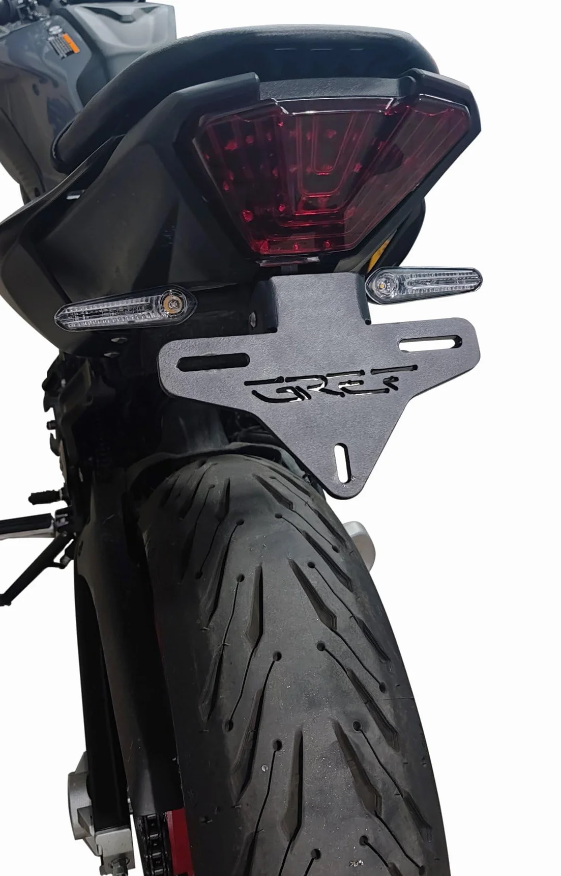 Uchwyt na tablicę rejestracyjną GREF do Yamaha MT-07 2014-2024 (z przyciskiem podnoszenia)