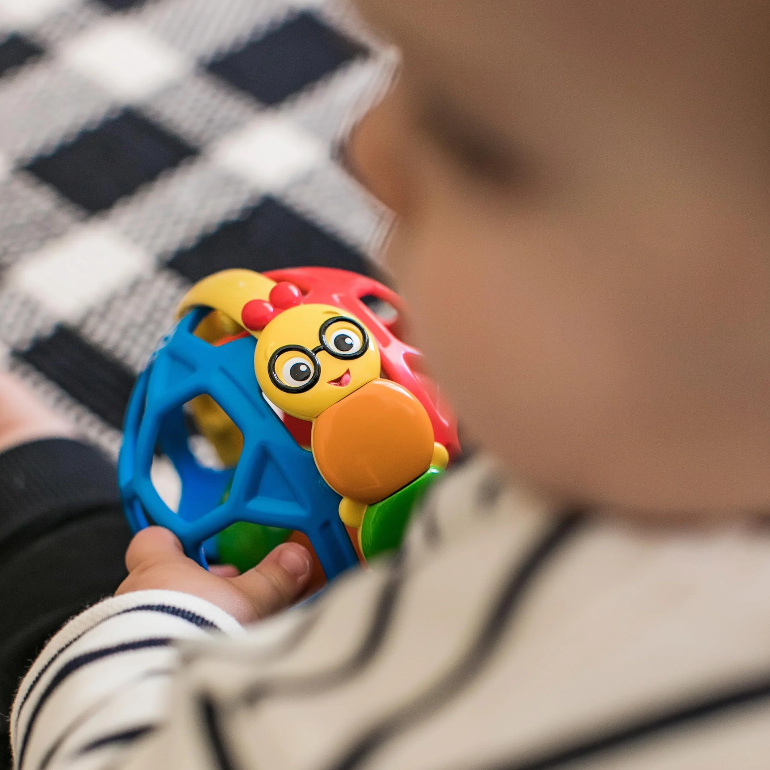 Baby Einstein Bendy Ball Easy Grasp Oball grzechotka bez BPA, dla dzieci w wieku od 3 miesięcy