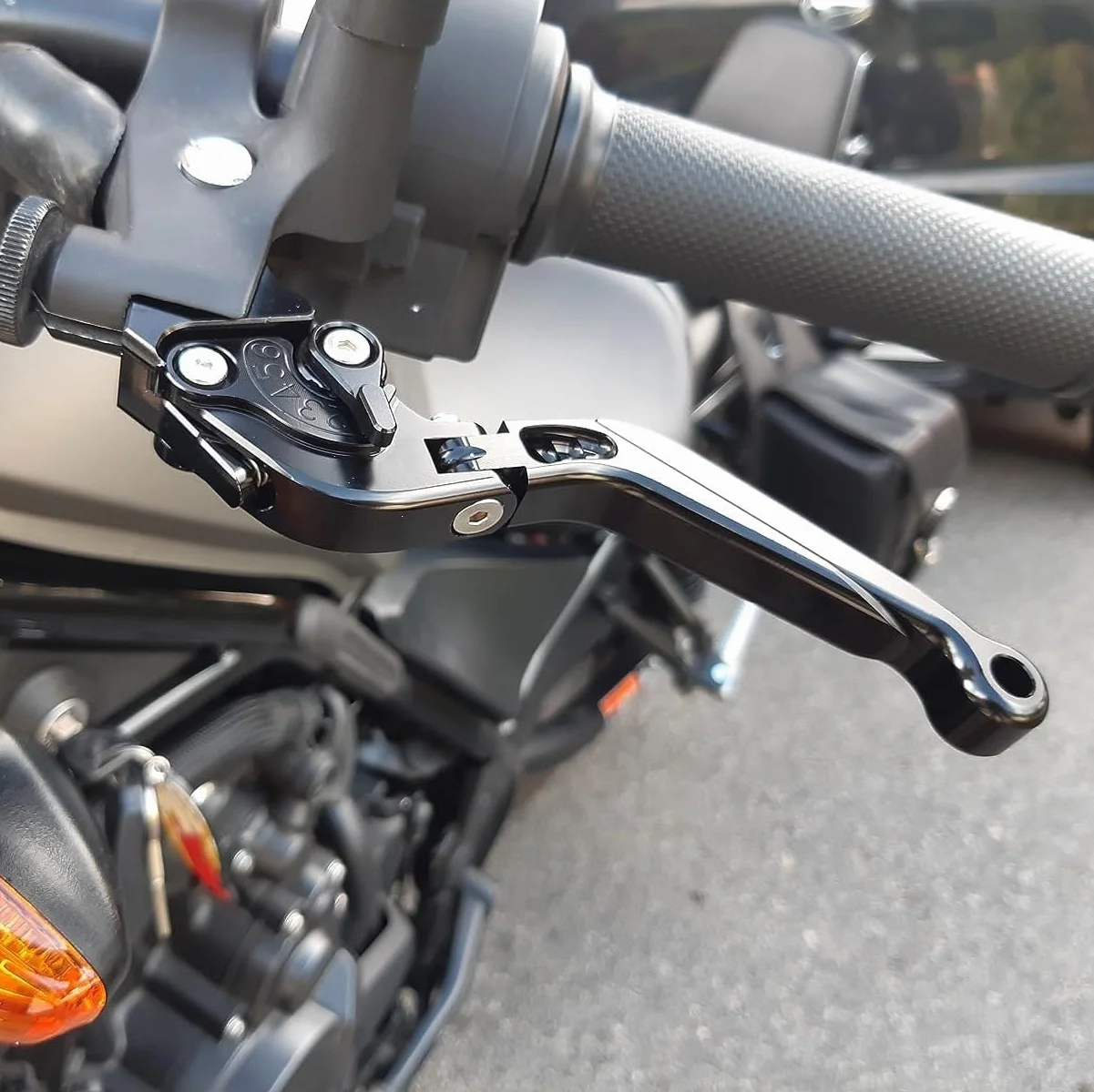 Składane regulowane dźwignie sprzęgła hamulca motocyklowego Suzuki GSF 650 1200 1250 Bandit (tytan)