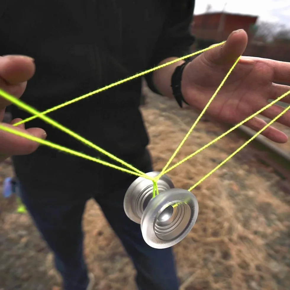 YoyoFactory Atom Smasher Yo-Yo z łożyskiem kulkowym - NIEBIESKI (nowoczesne jojo, sznur i końcówki w zestawie)