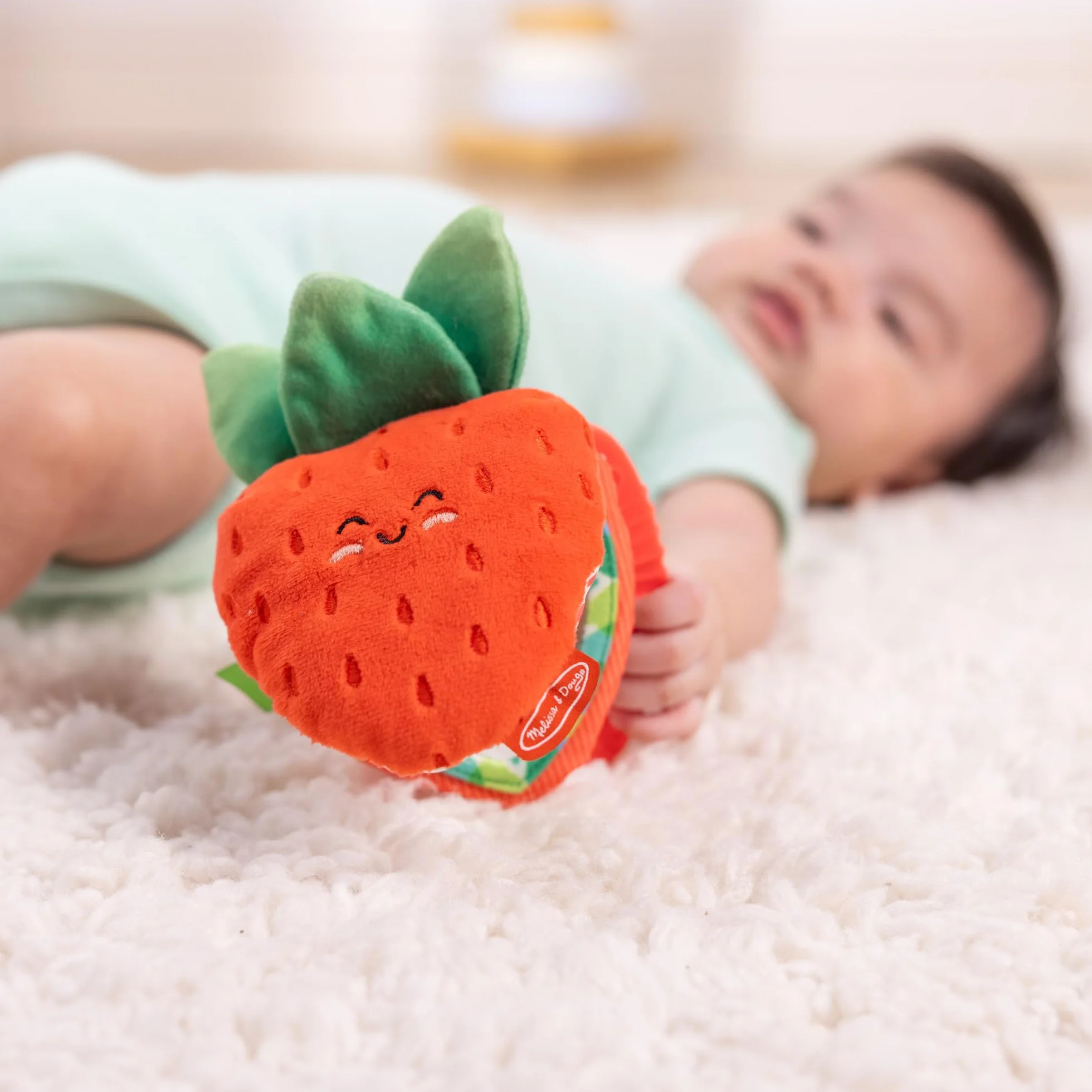 Melissa & Doug Przypinana multisensoryczna kukułka jagodowa zabawka podróżna dla małych dzieci, zabawka dla noworodków do 12 miesięcy