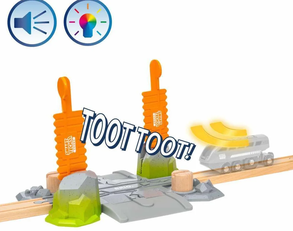 BRIO 33965 Smart Tech Sound Abenteuer-Bahnübergang - Kompatibel mit der Smart Tech Sound Reihe von BRIO - Interaktives Spielzeug empfohlen ab 3 Jahren