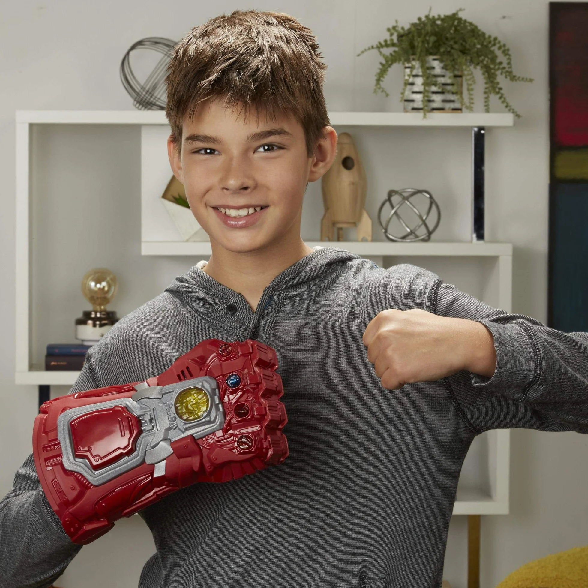Marvel Avengers: Endgame Red Infinity Gauntlet Electronic Fist Roleplay Toy with Lights and Sounds for Children Aged 5 and Up