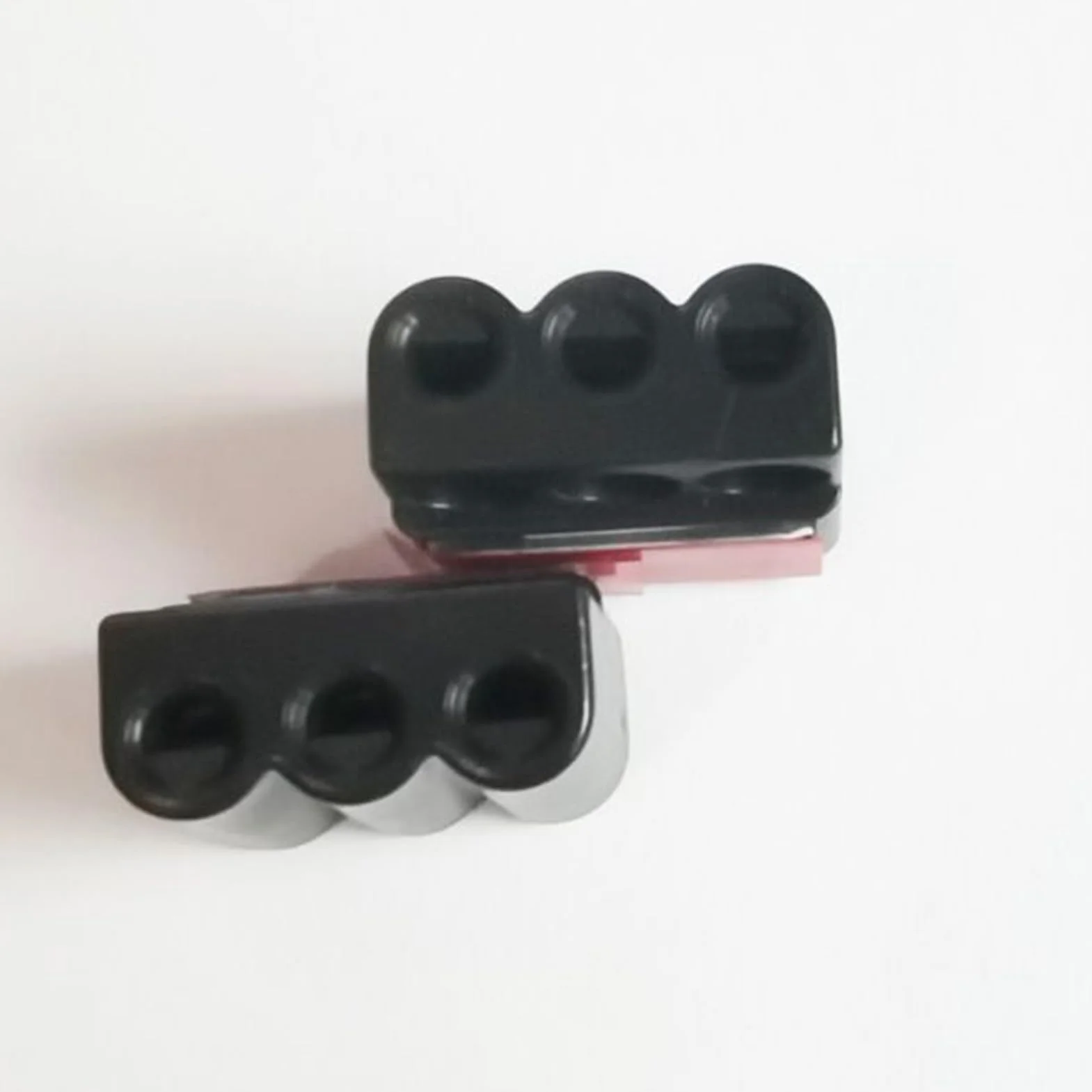 Vehicles Deer Whistles, 3 Hole Safety Warning Devices with Alert Sound, 1.1x0.83x0.63 Inches Easy to Install & Compact, Car Truck Motorcycle Alerts Whistle for Road Protection