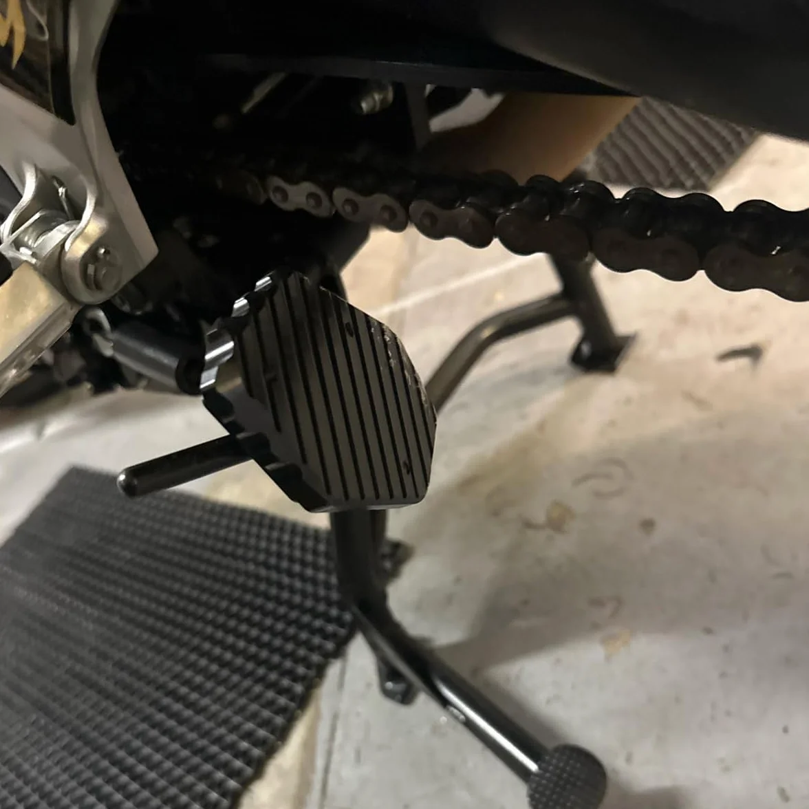 MOWOK przedłużenie podpórki bocznej do motocykla MT07 MT09 TRACER 9 GT 7GT 900GT 700GT XSR 700 900 R7 R125 FZ6 XJ6 MT-125 MT-09 SP 2024 czarny