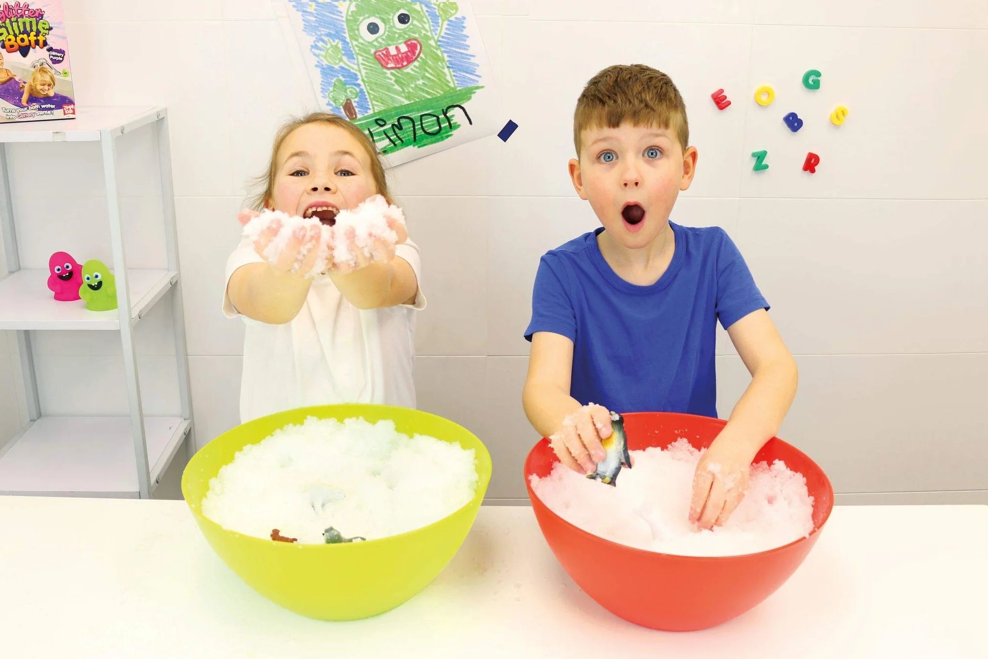 ZIMPLI - SnoBall Play 2 Use, magicznie zamienia wodę w natychmiastowy sztuczny śnieg, zabawka dla dzieci do zabawy w domu i na zewnątrz, idealny prezent na święta dla chłopców i dziewczynek