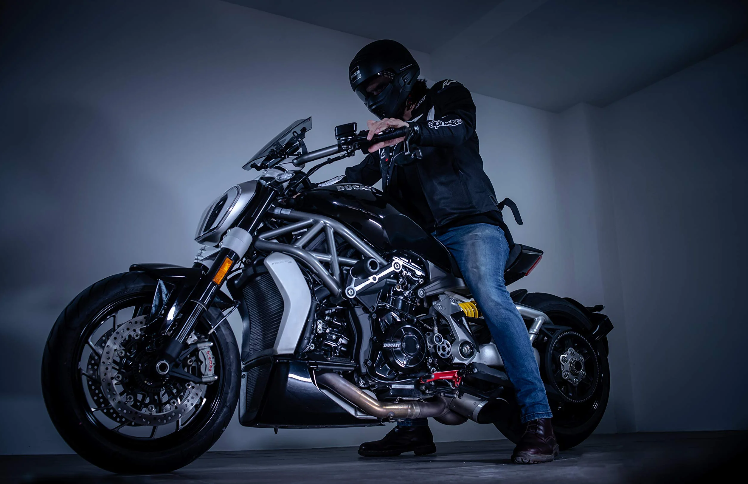 FOBO Bike 2 system monitorowania ciśnienia w oponach z aplikacją, inteligentny czujnik ciśnienia w oponach Bluetooth 5.0 do motocykli, srebrny