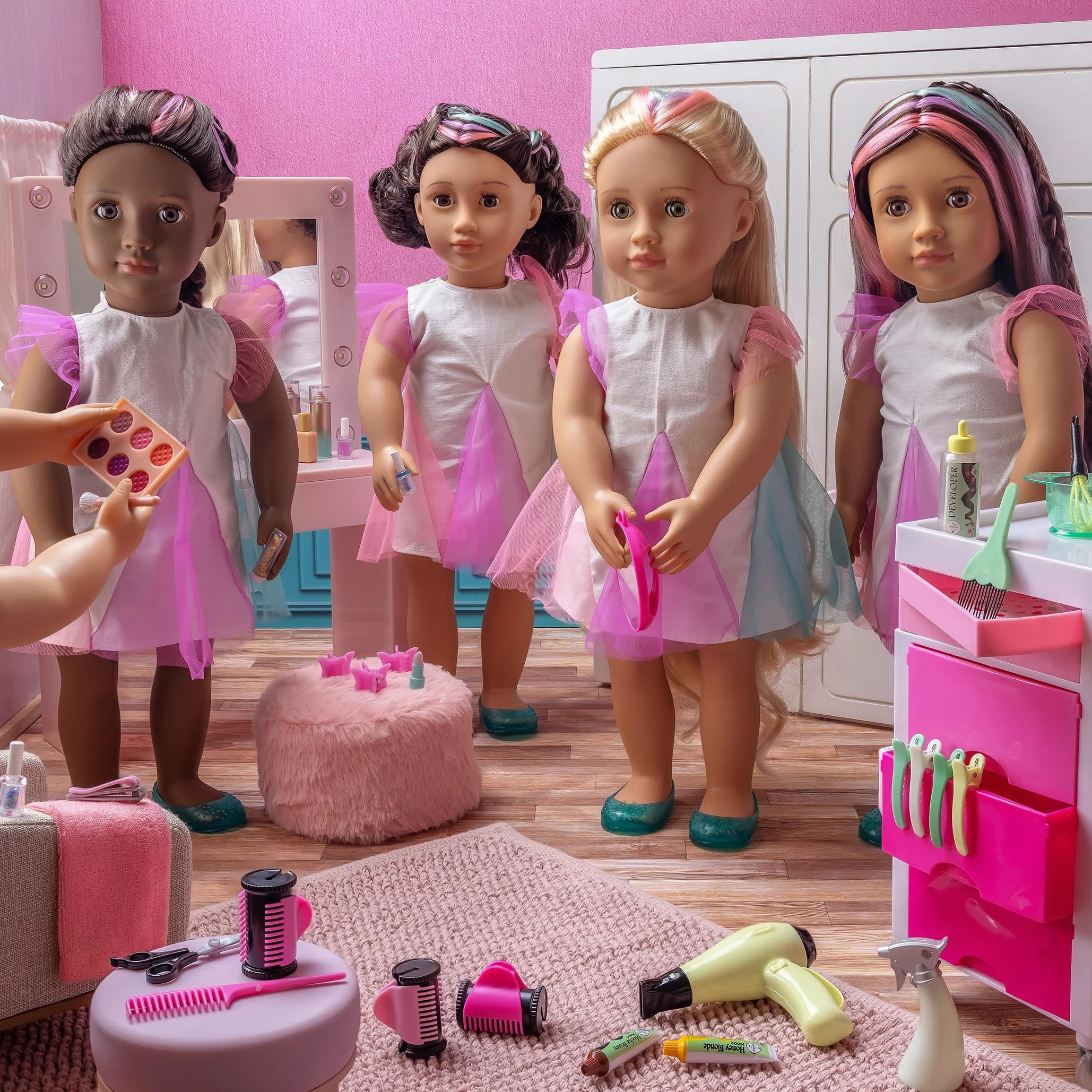 Our Generation Pink Vanity Table Playset – Light-up Mirror – Pretend Makeup & Styling Items – 45 cm Doll Accessories – Toys for Kids Ages 3 & Up – Glam & Glow Vanity Set
