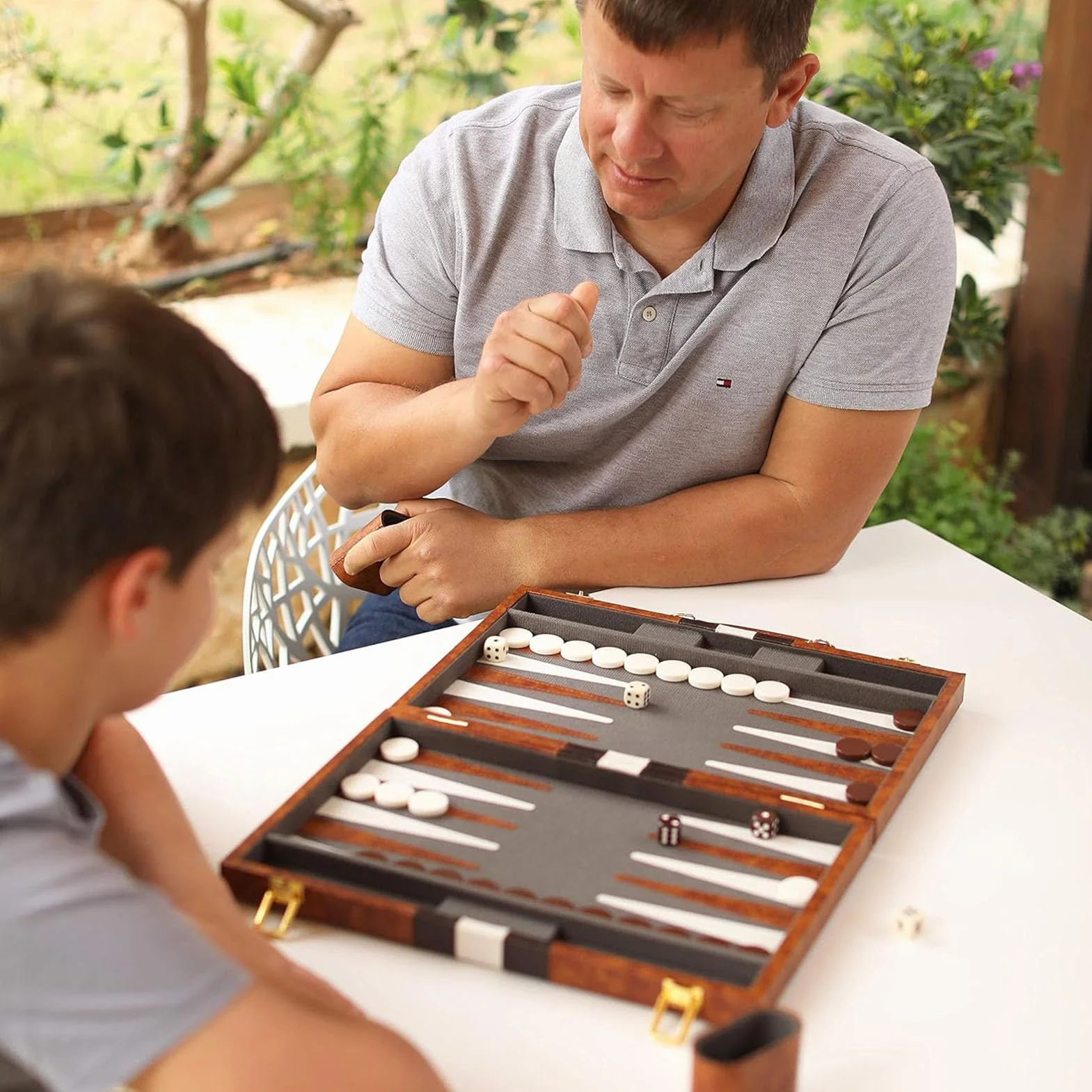 Backgammon drewniana walizka, dla 2 graczy, klasyczny zestaw podróżny do gry w backgammon z wysokiej jakości skórzanym pokrowcem, z kubkiem na kostkę, dla fanów kamperów i podróży