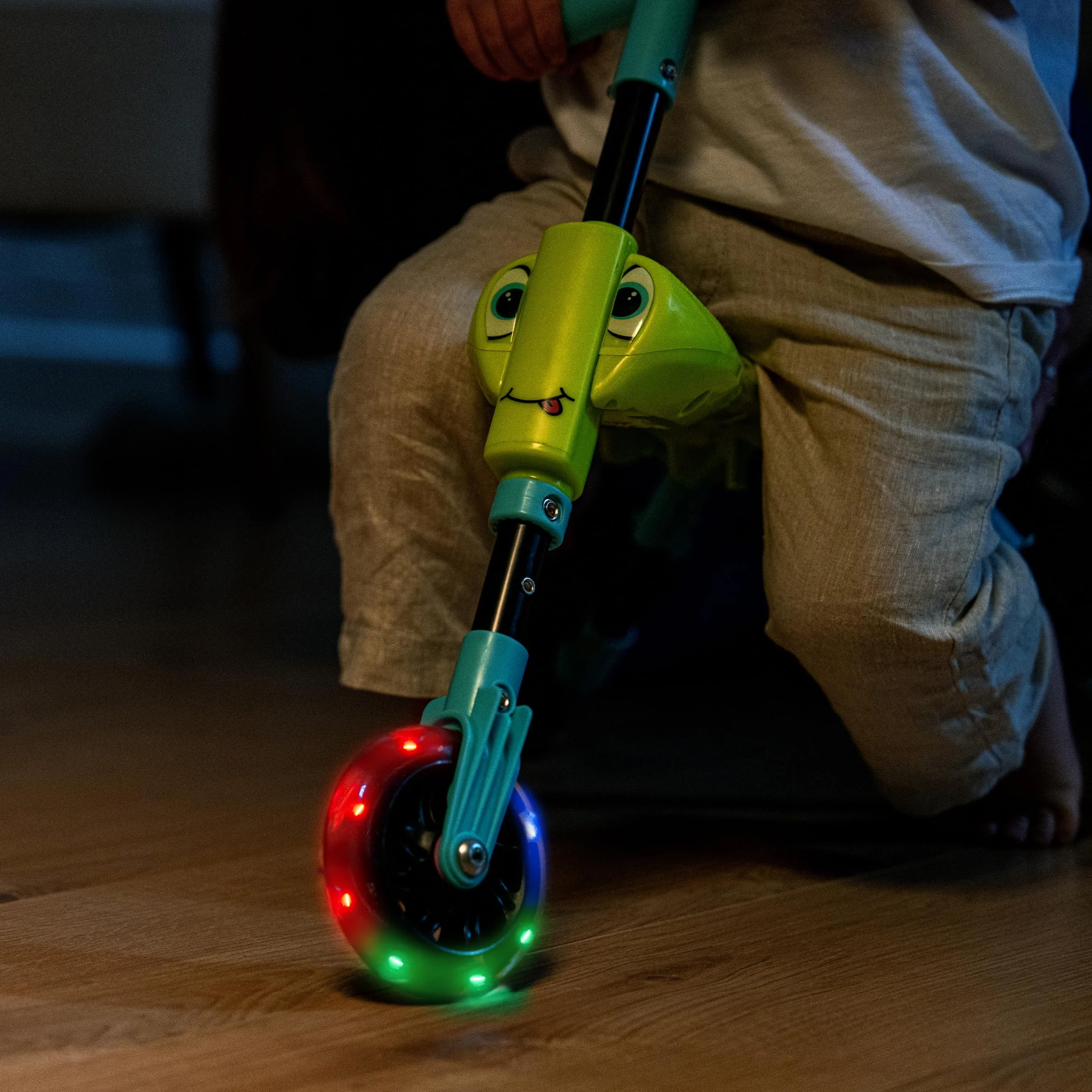 Scuttlebug 8615 Firefly Light Up Trike rower w wieku 1-3 lat, składany trójkołowy rower trójkołowy dla chłopców i dziewcząt w wieku 1+ lat, rozwijaj równowagę Twojego malucha i umiejętności