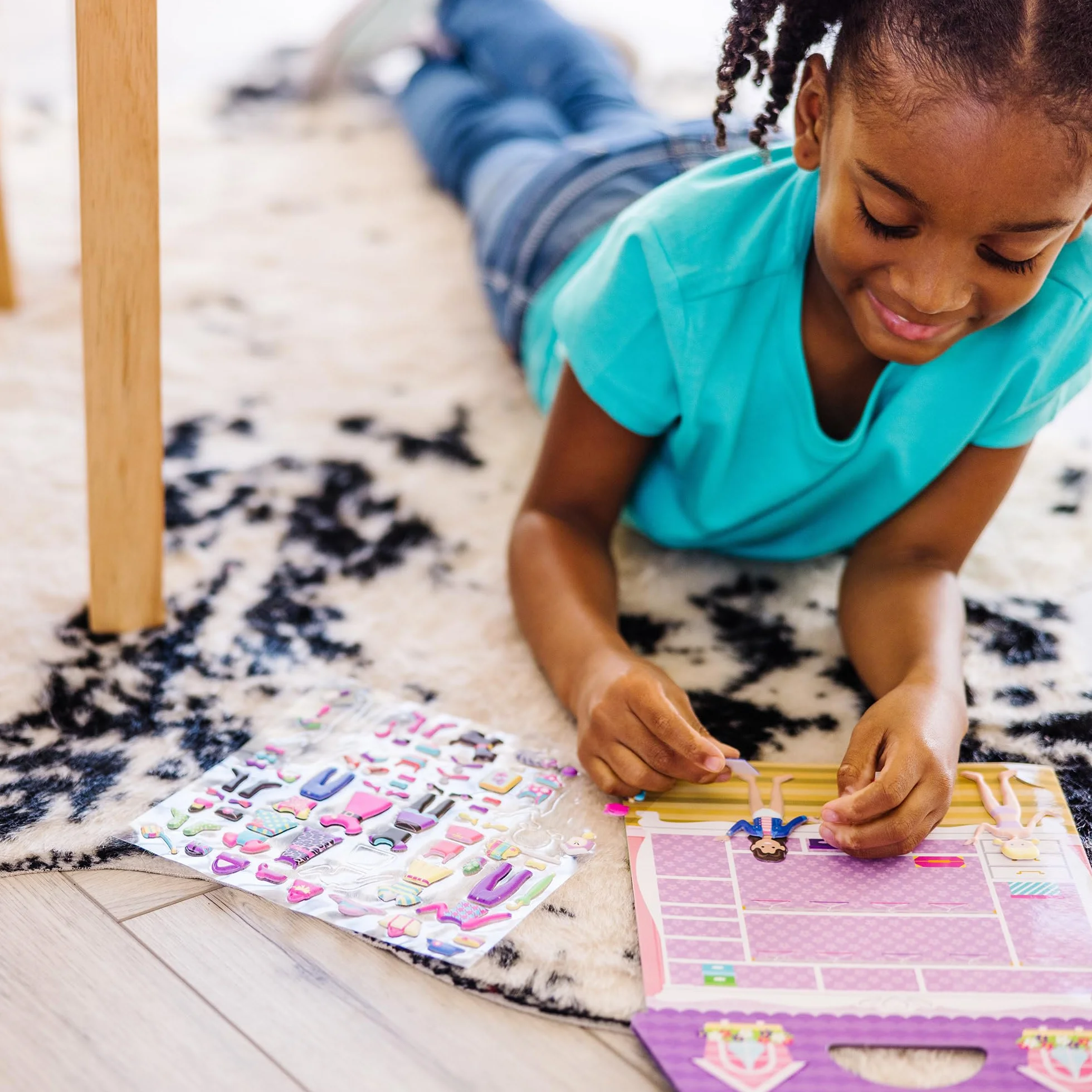 Melissa & Doug – zabawkowy zestaw z wypukłymi naklejkami: przebieranki (książeczka wielokrotnego użytku z zadaniami, 76 naklejek, świetnie nadaje się na podróż)