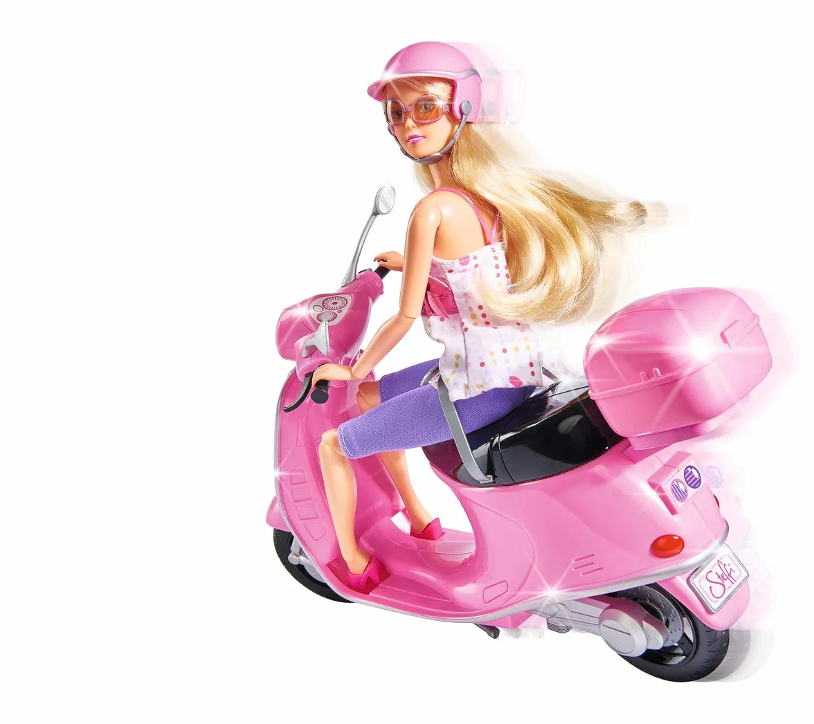 Simba 105730282 Steffi Love Chic City Scooter lalka i skuter z kaskiem, otwierany kuferek, okulary przeciwsłoneczne, lalka do przebierania 29 cm ma zginane nogi i ręce, dla dzieci od 3 lat
