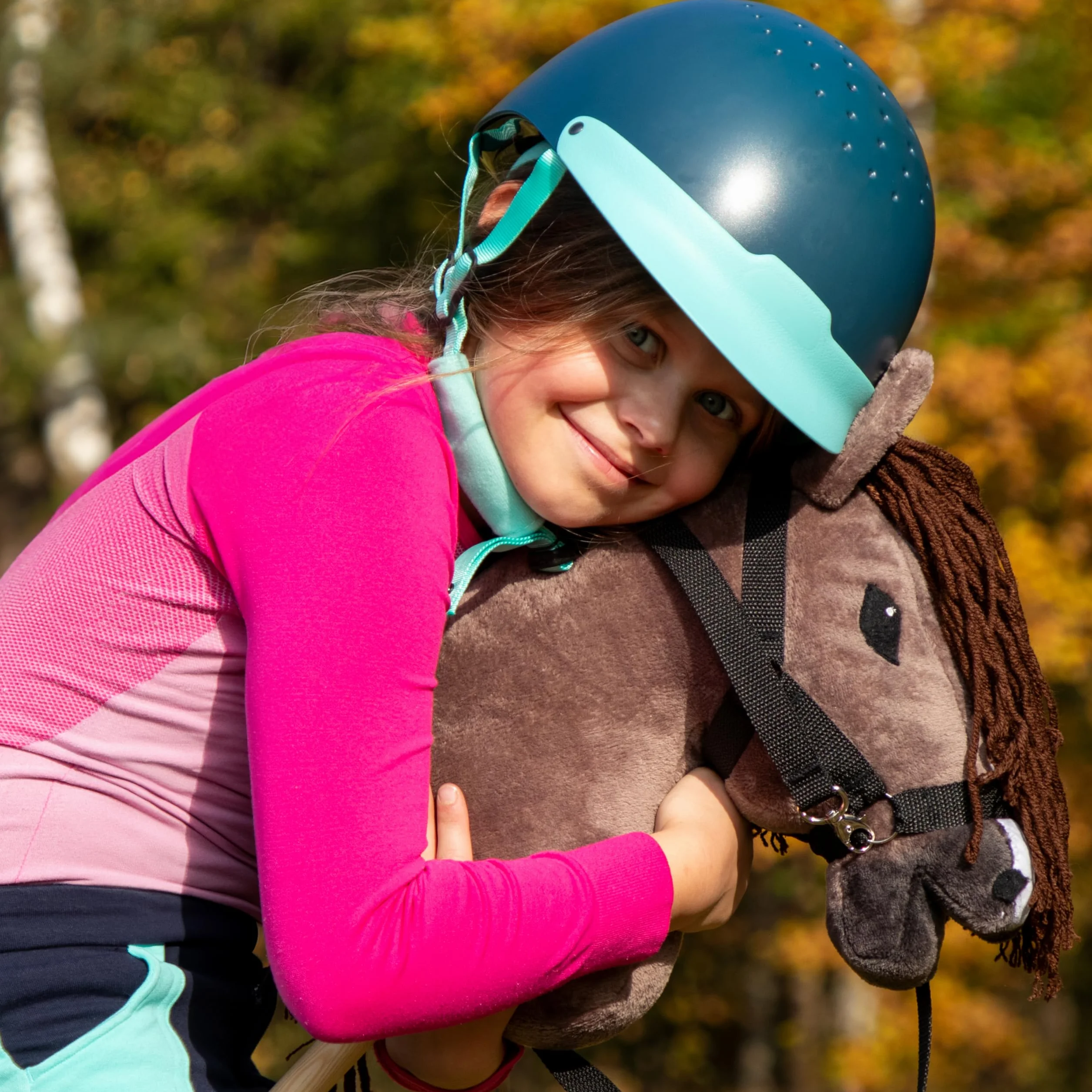 SKIPPI Hobby Horse Kasztanowaty, Brązowy Koń na Kiju, Kantar i Wodze w Zestawie, Duży A3 Konik na Patyku, Prezent dla Dziewczynki, dla Dziecka