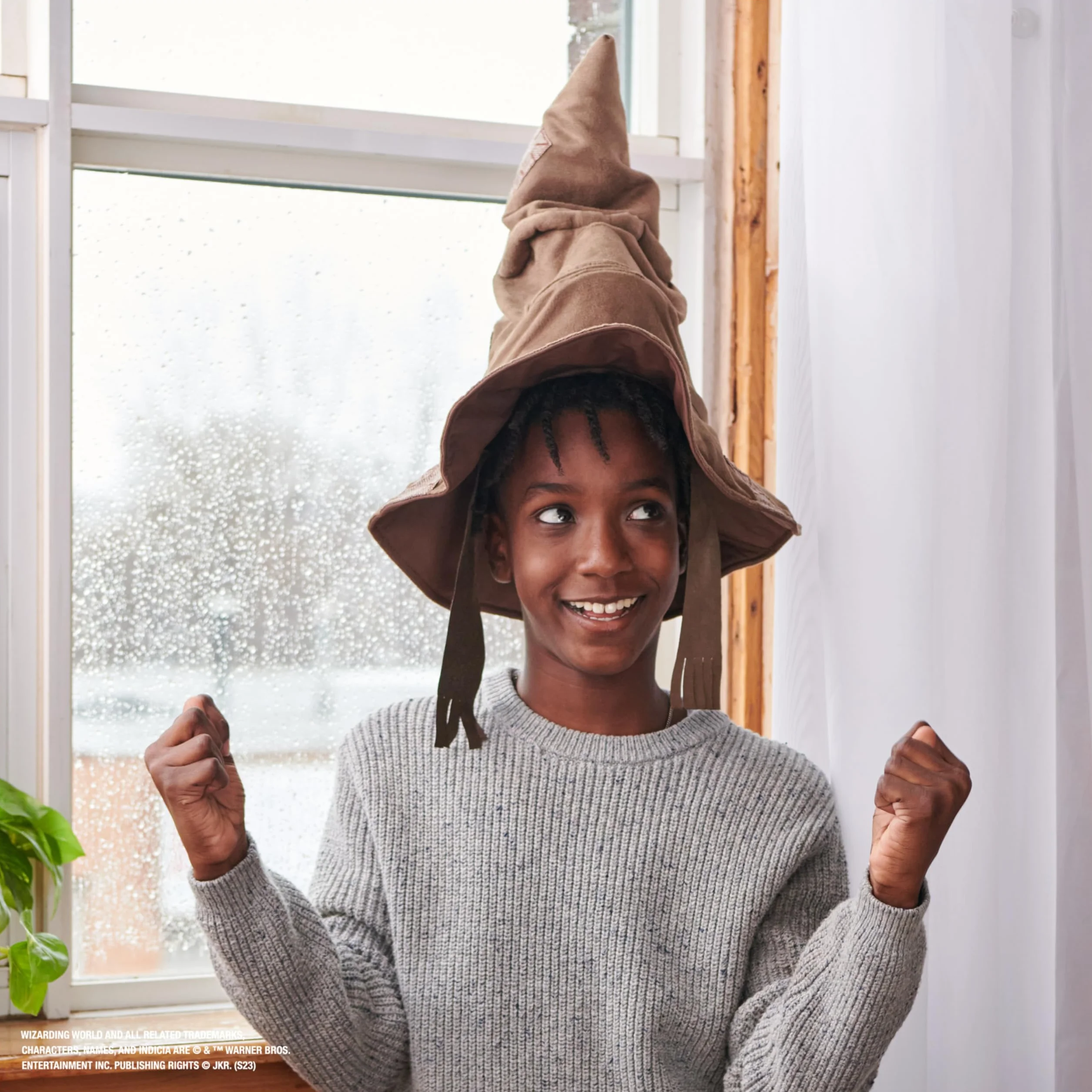 Wizarding World, Talking Sorting Hat with 15 Phrases for Harry Potter Pretend Play Kids’ Fancy Dress Role Play Toys for Ages 5 and up