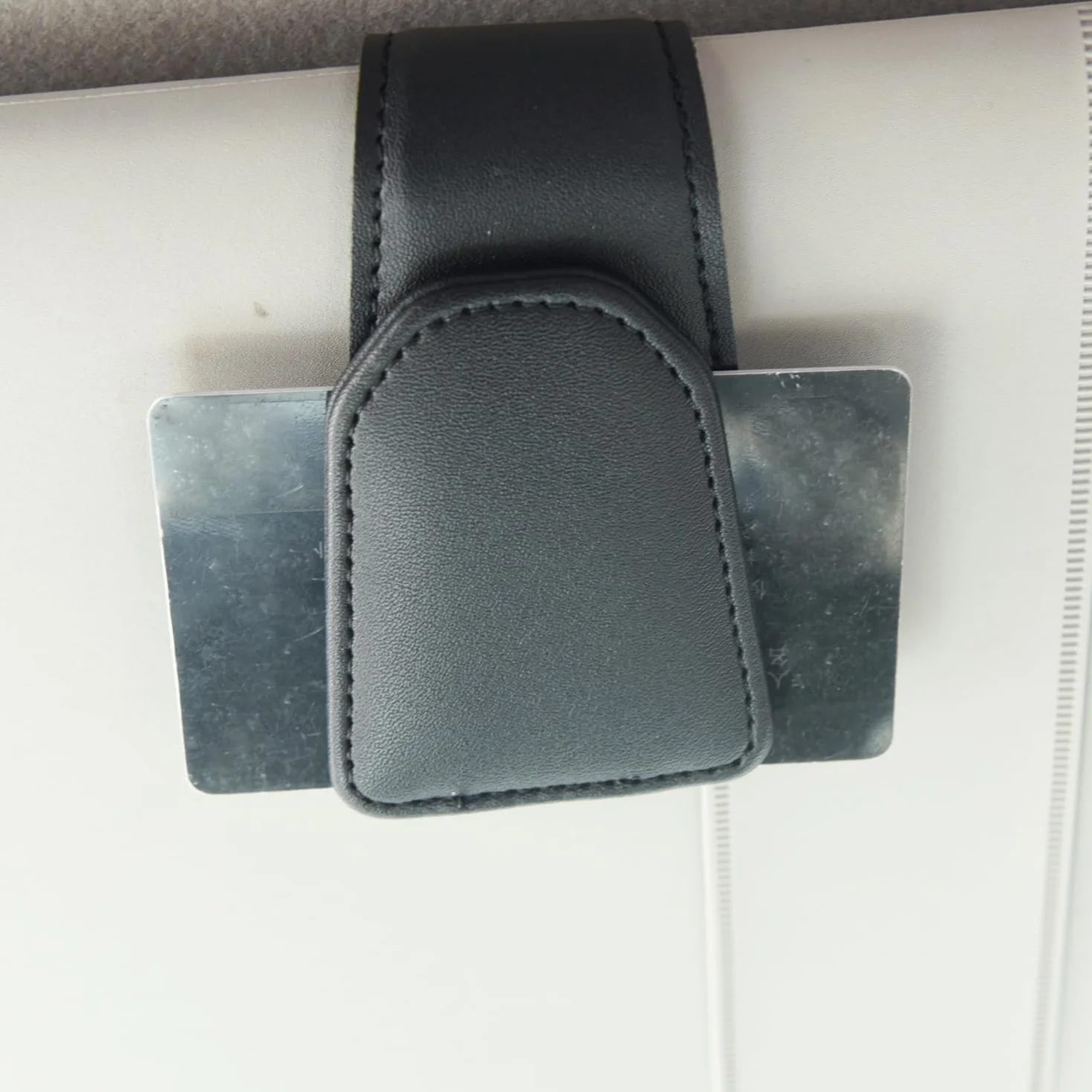 Magnetyczne uchwyty na okulary przeciwsłoneczne skórzane klipsy zestaw 2