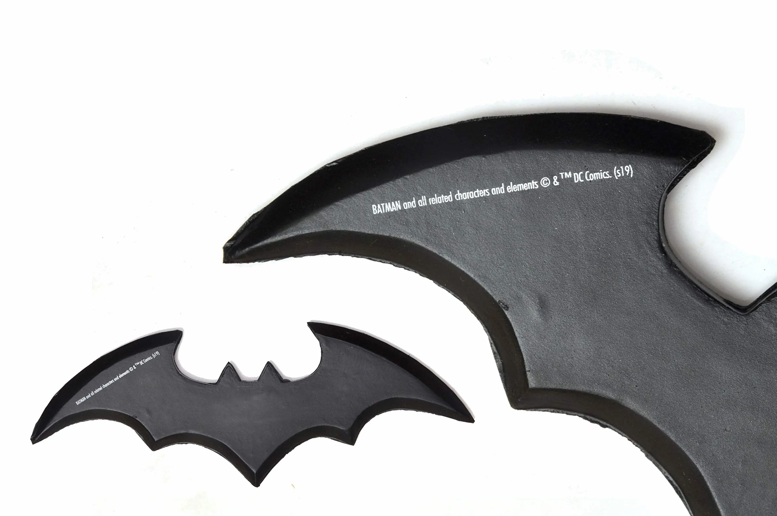 Ciao -Batarang arma boomerang Batman official DC Comics