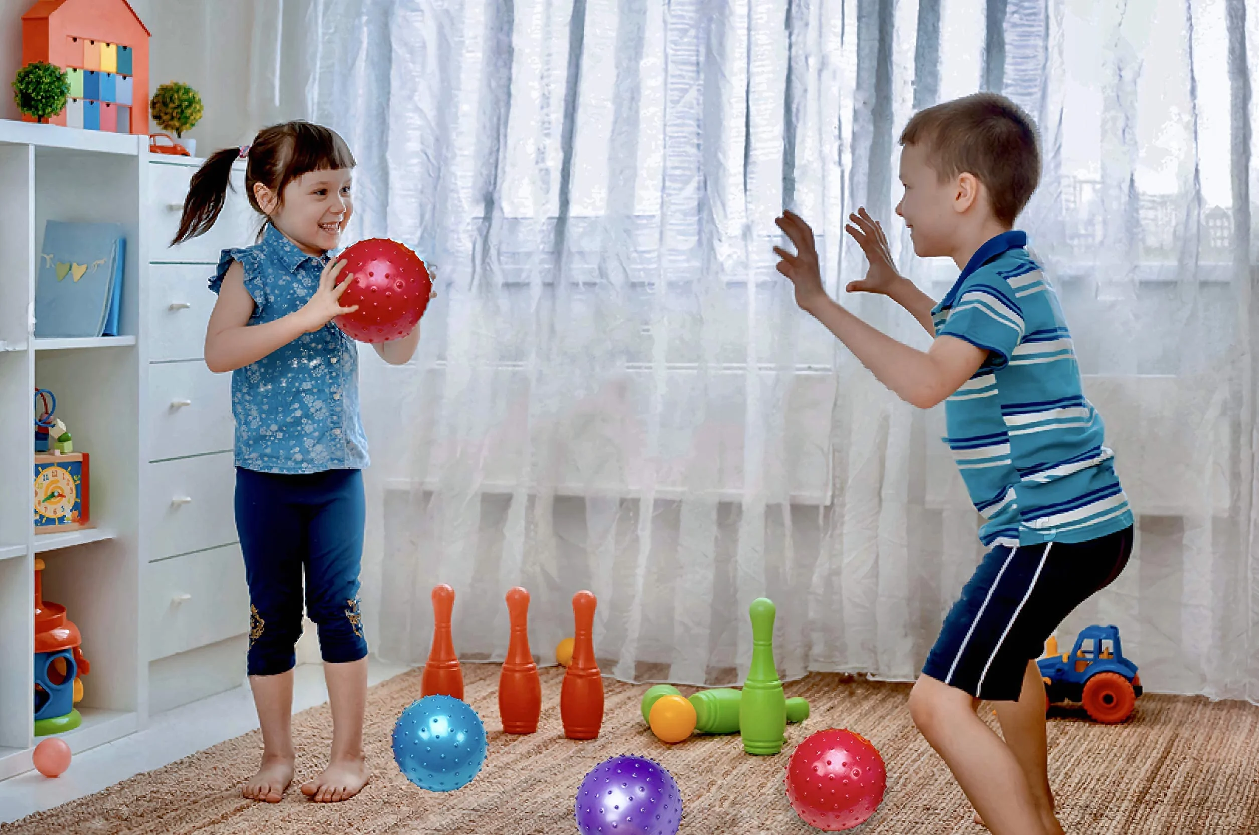 Bedwina Knobby Balls – pakiet 6 piłek sensorycznych 17,8 cm z kolcami i pompką, zabawne i sprężyste dla małych dzieci, upominki na imprezy i drobne prezenty świąteczne
