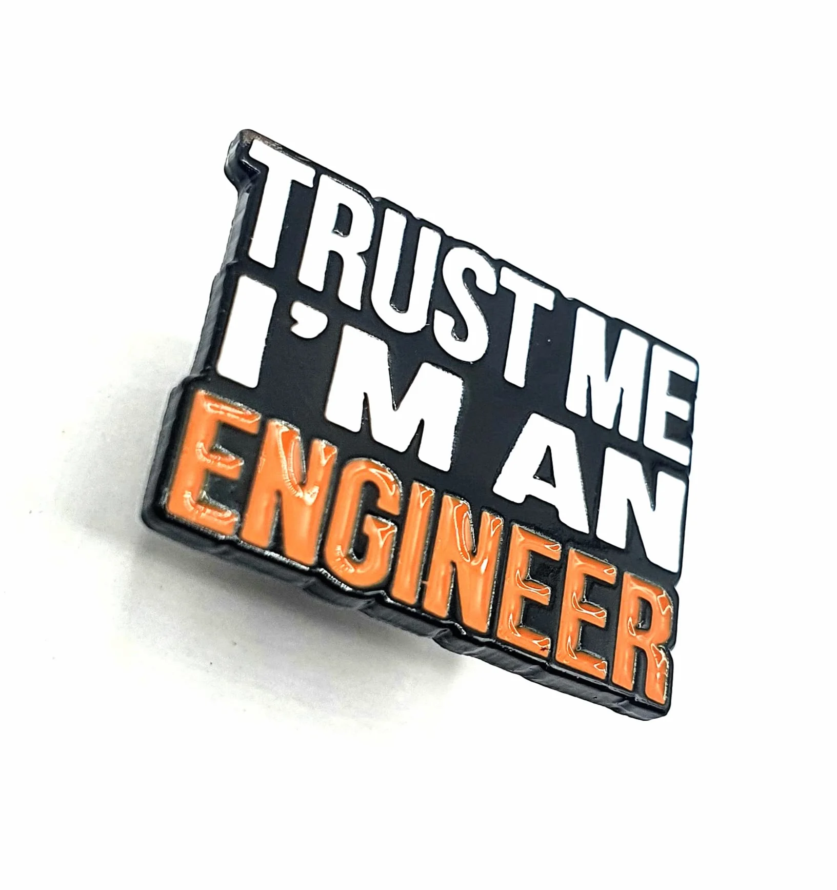 'Trust Me Im An Engineer' STEM Engineering czarna metalowa emaliowana przypinka odznaka, Metal