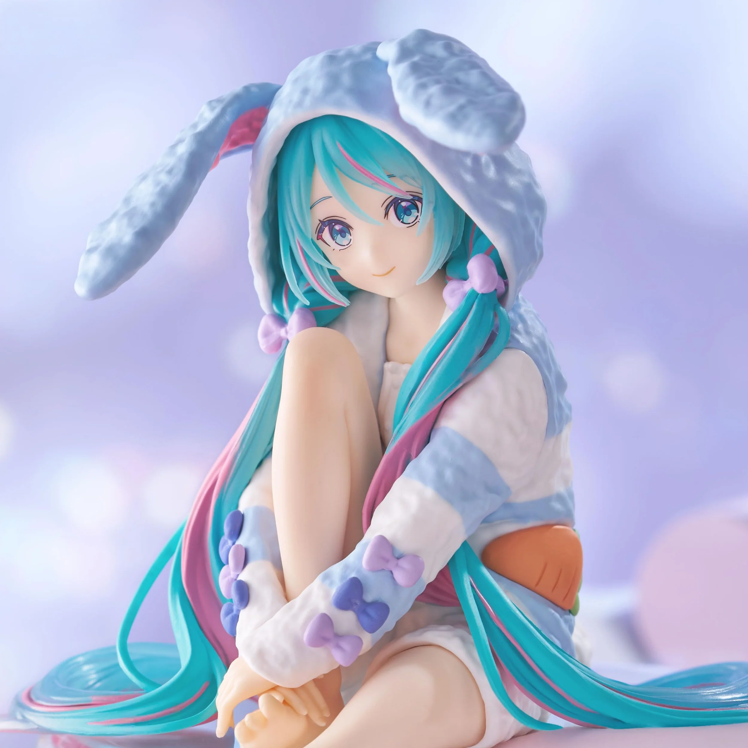Furyu Corporation - Figurka zatrzymująca makaron Hatsune Miku - królicze uszy, kaptur, piżama, kolor niebieski ver.-