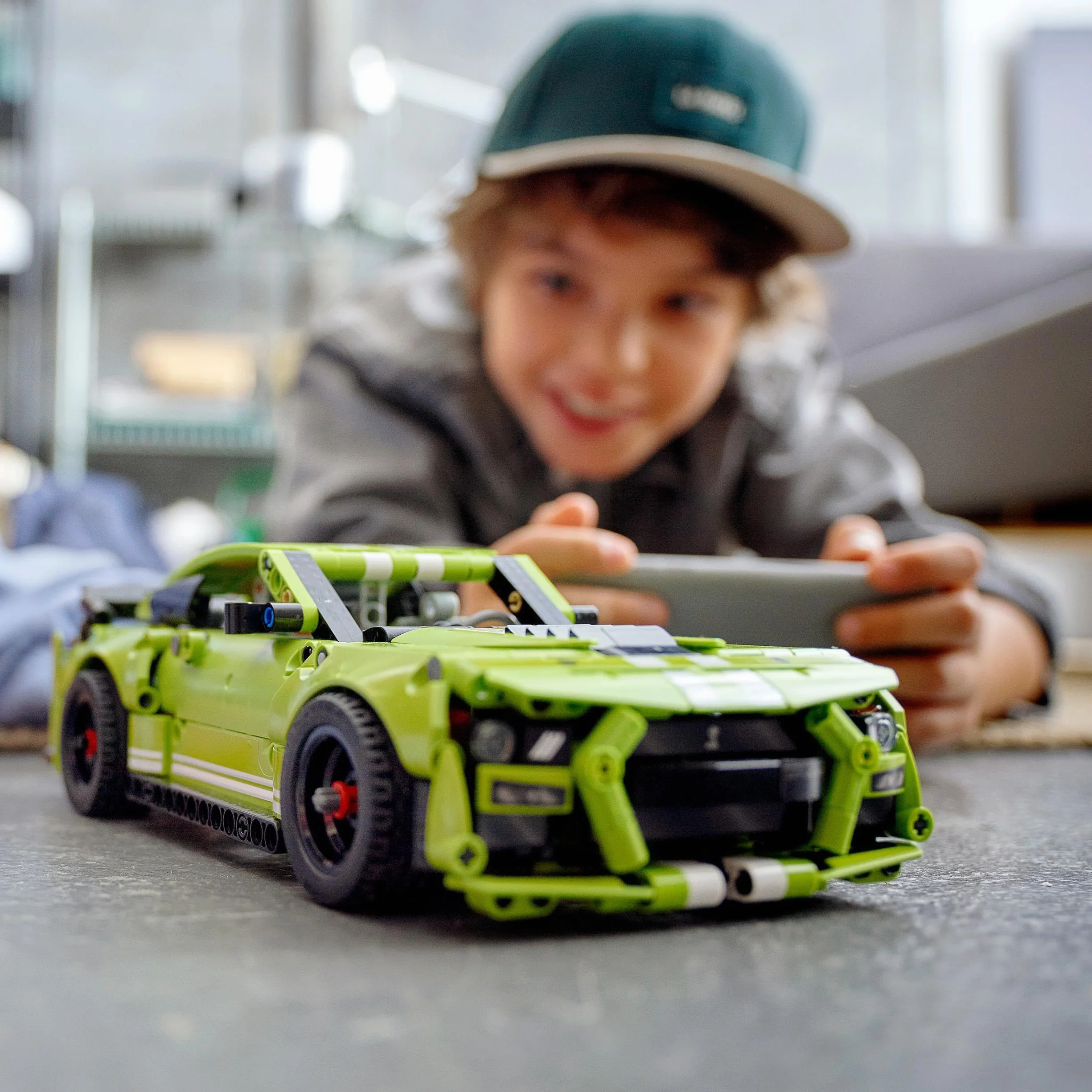LEGO Technic Ford Mustang Shelby GT500, Zestaw Kreatywny do Budowy Modelu Wyścigówki z Napędem Typu Pull-Back i Funkcją AR, Klocki Konstrukcyjne, Prezent dla Nastolatków, 42138