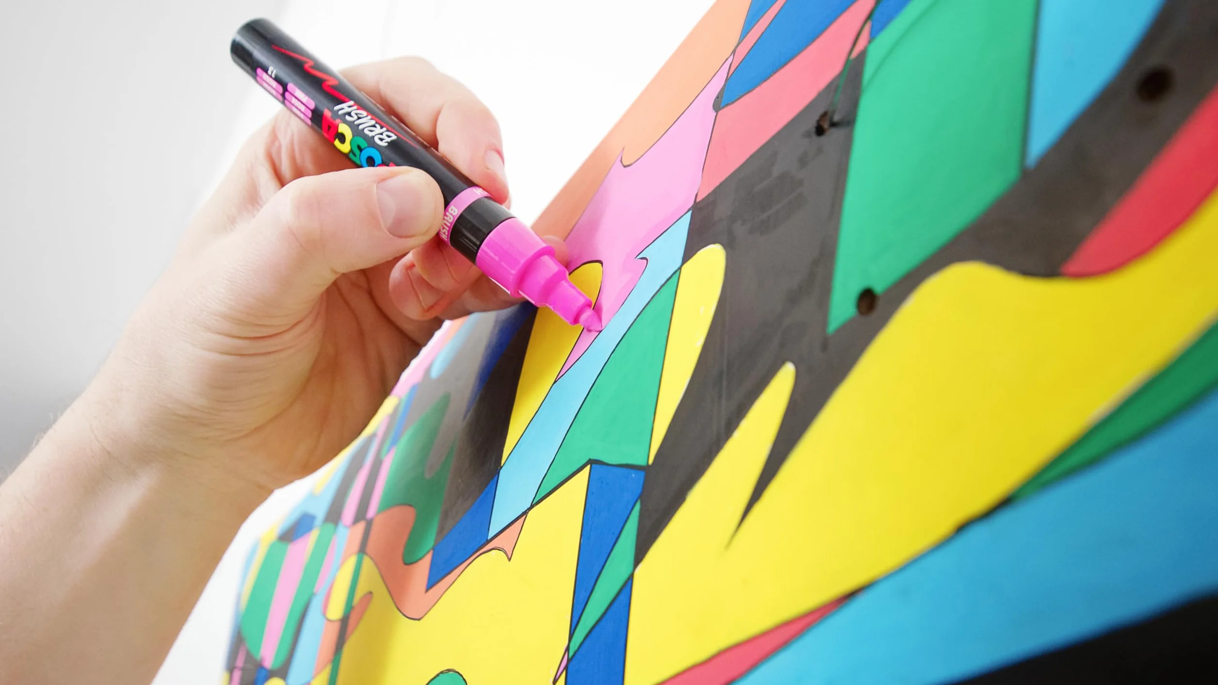 POSCA 184016 – zestaw markerów POSCA Brush Pen, 16 pisaków akrylowych z końcówką pędzelkową, pisaki PC-5BR do prawie każdej powierzchni