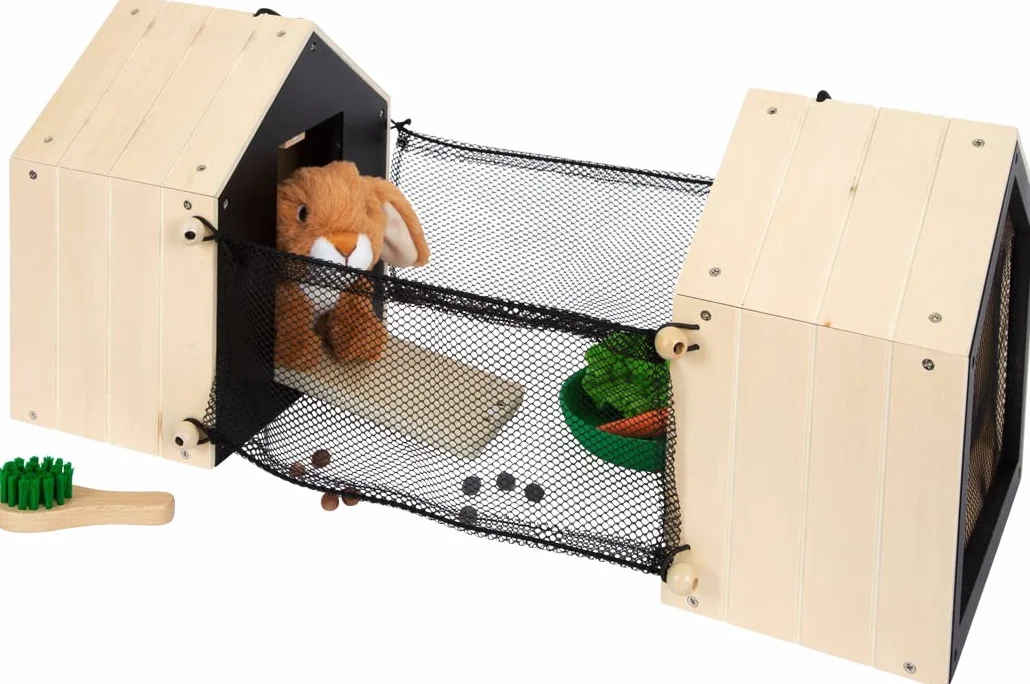 Small Foot Domek dla królików z wybiegiem z drewna, z bogatym wyposażeniem, zabawka na kółkach dla dzieci od 3 lat, 12399 zabawki dla królików, wielokolorowa, ok. 28 x 24 x 24 cm