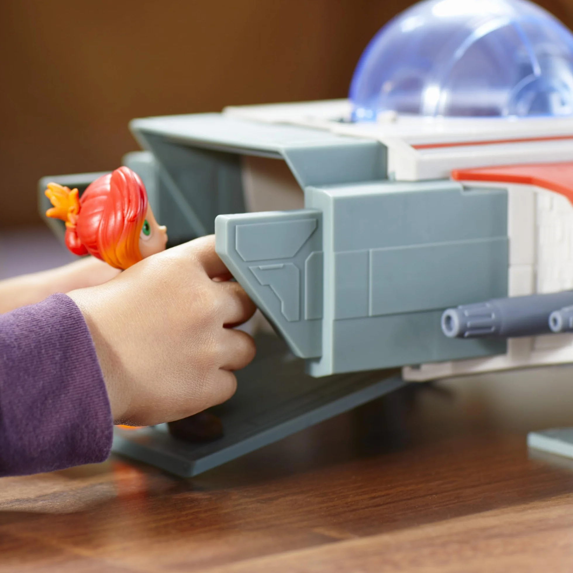 Star Wars Hasbro The Crimson Firehawk statek 43 cm z 2 figurkami, zabawka dla chłopców i dziewcząt