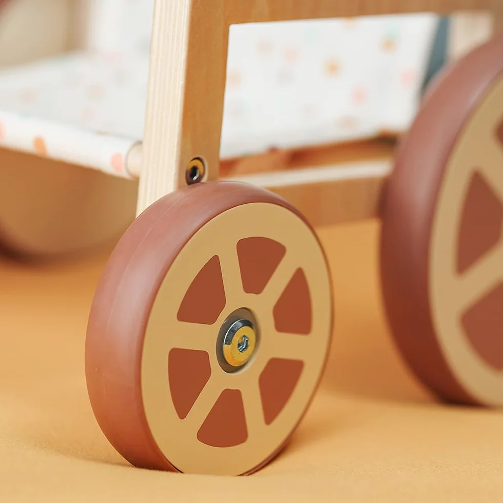 Miniland Wózek inwalidzki z materiałów przyjaznych dla środowiska dla lalek do 38 cm. Włączenie.
