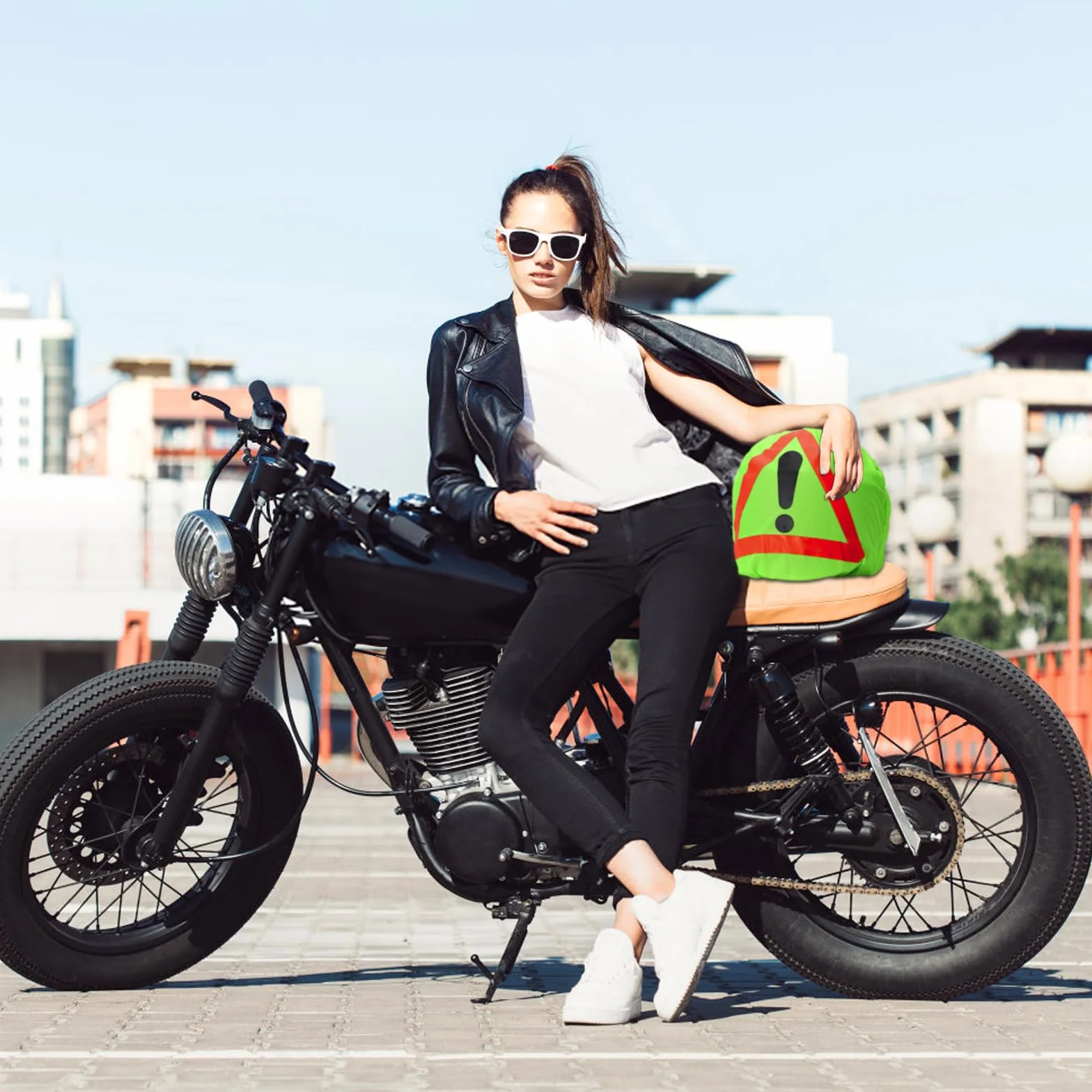 Trójkąt ostrzegawczy na kask motocyklowy pierwszej pomocy