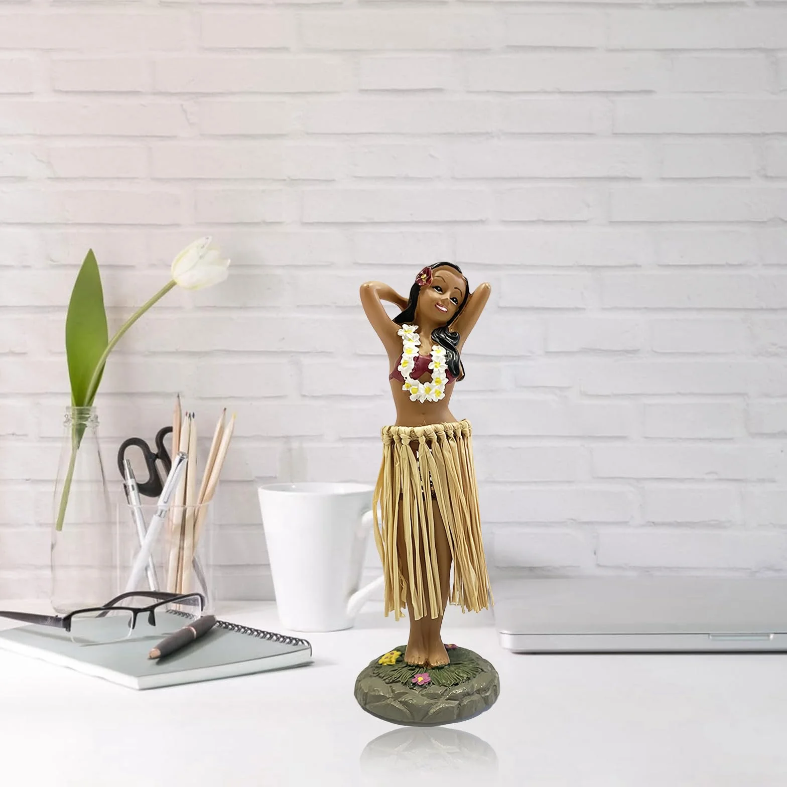 Hawaje Dashboard Hula Doll, realistyczna figurka z żywicy poliestrowej do deski rozdzielczej samochodu, Hawaje Hula Girl Posing, lalka na stół do domu/biura, bar na