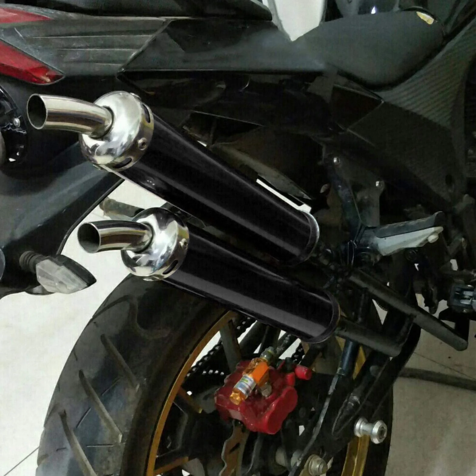 Bediffer Amortyzator wydechowy ze stali nierdzewnej do motocykli 2-suwowych czarny