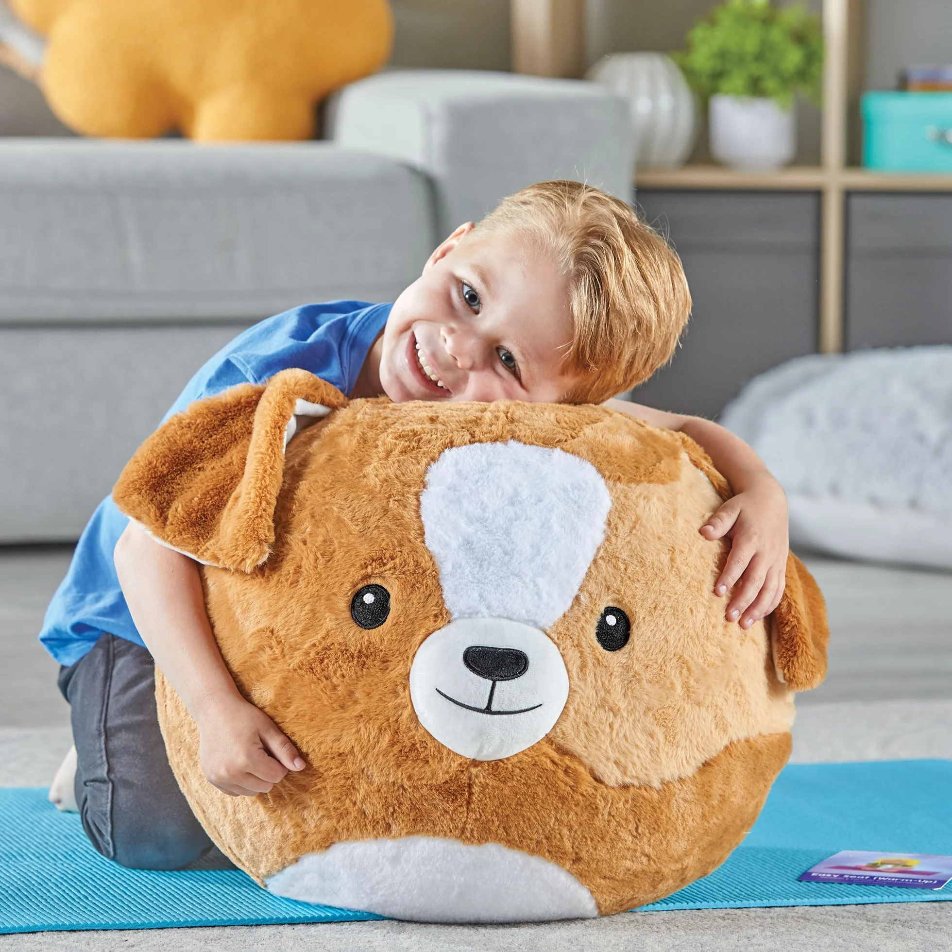 Learning Resources Yoga Ball Buddy z psem BubblePlush, piłka do jogi dla dzieci od 3 lat, gra do jogi dla równowagi i ruchu, z 12 kartami do jogi i pompką