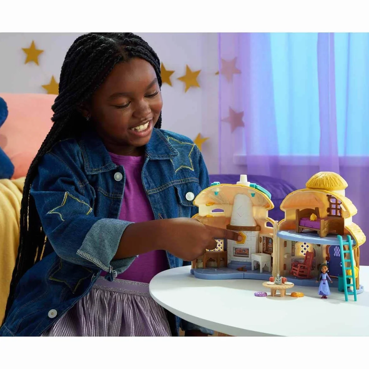 Mattel Disney Życzenie Domek Ashy z Rosas Zestaw z domkiem dla lalek, minilalką, figurką Gwiazdki i 15 akcesoriami (takimi jak mebelki) HRH76