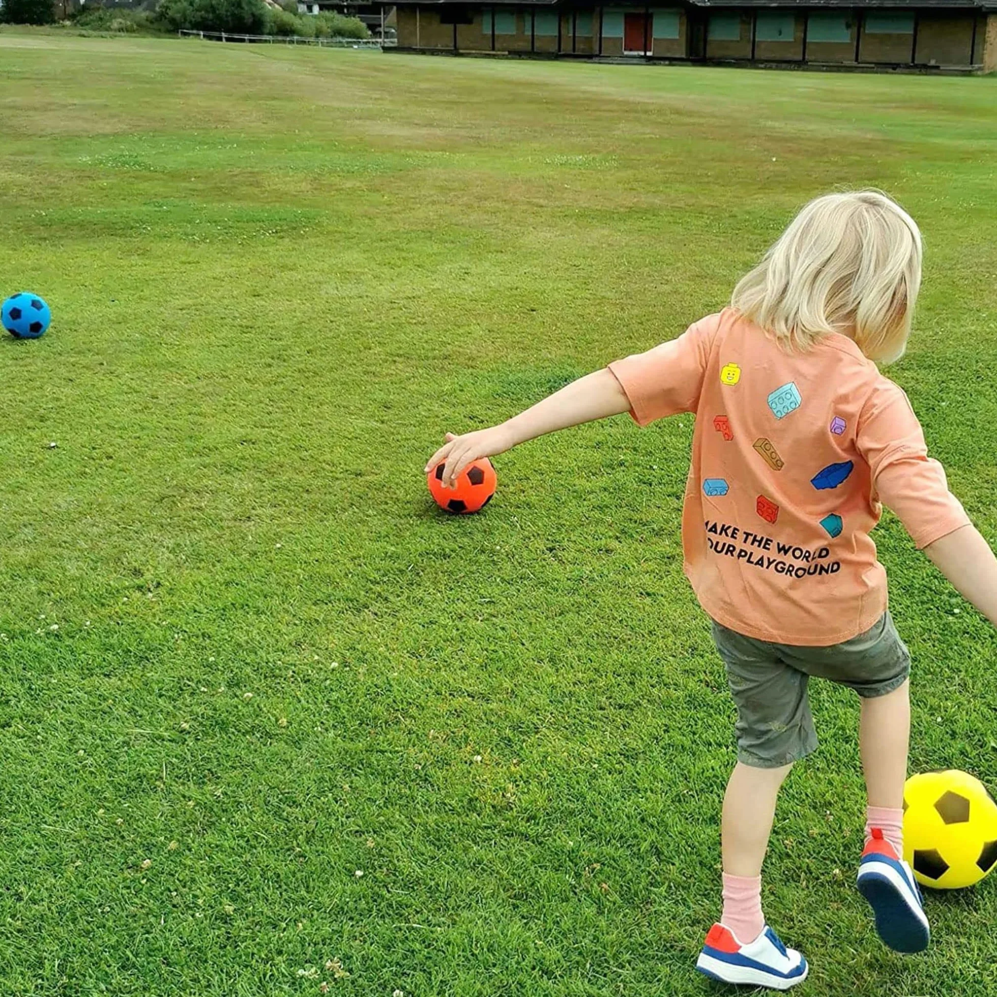 HTI Fun Sport Piłka nożna 20 cm, do użytku wewnątrz i na zewnątrz, miękka gąbka, piłka nożna, graj w wiele gier dla godzin zabawy, odpowiednia dla dorosłych, chłopców i dziewcząt w każdym wieku (19,4