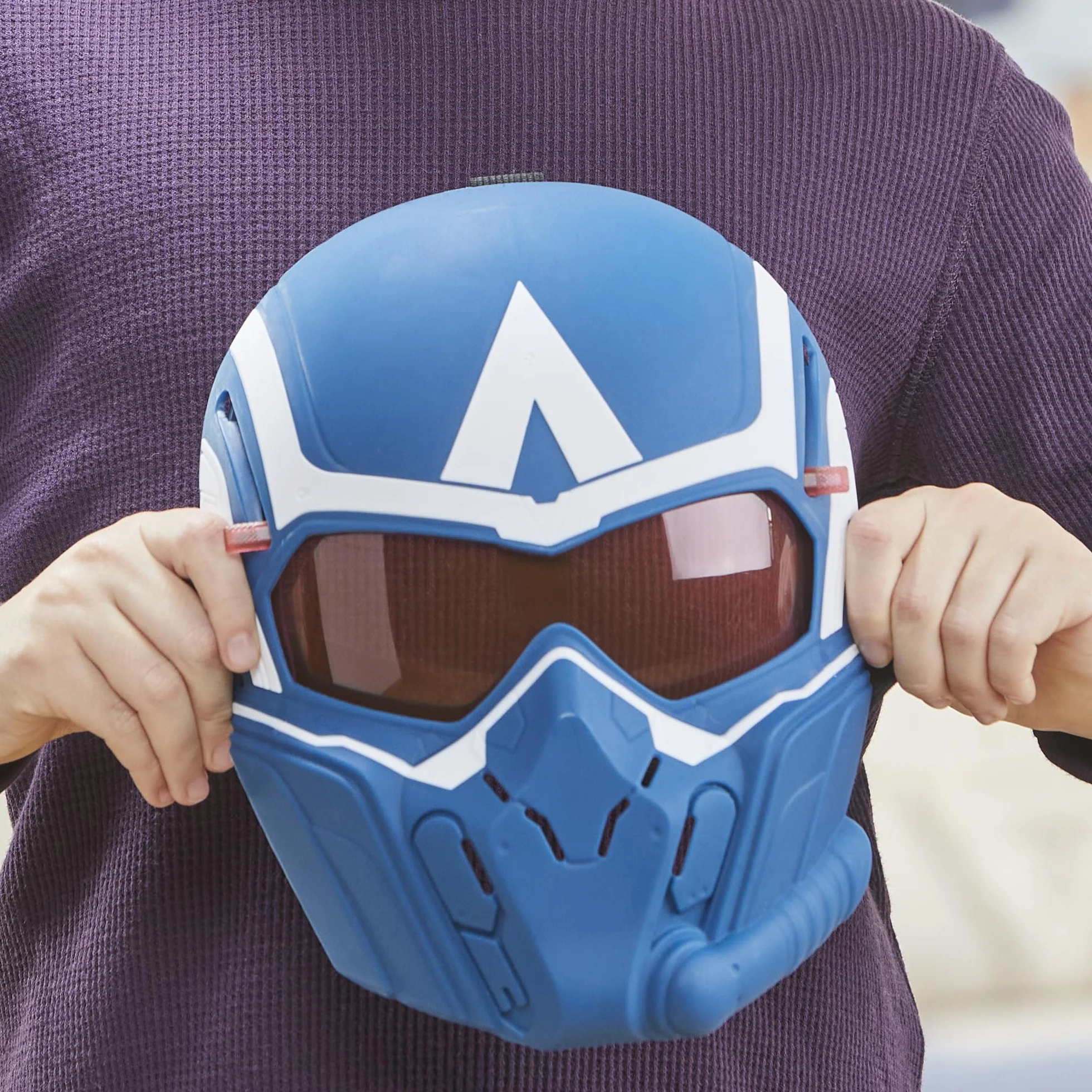 Maska do latania z filmu wytwórni Marvela Captain America Brave New World, zabawka do odgrywania ról