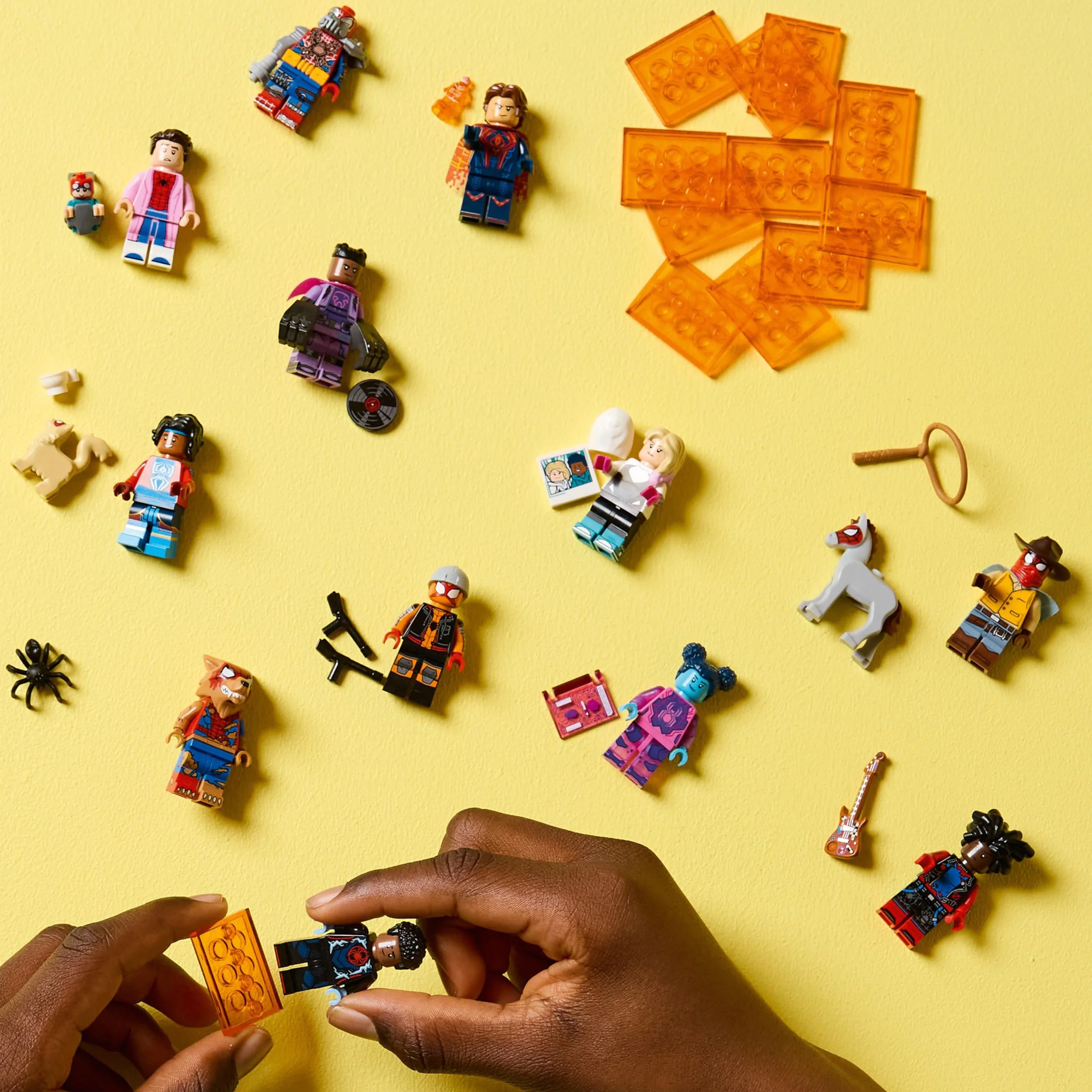 Lego Spiderman minifigurki z serii z 12 figurkami Spidermana: kompletny zestaw minifigurek Lego z serii 71050 Across The Spider-Verse (w zestawie z płytkami z nadrukiem)