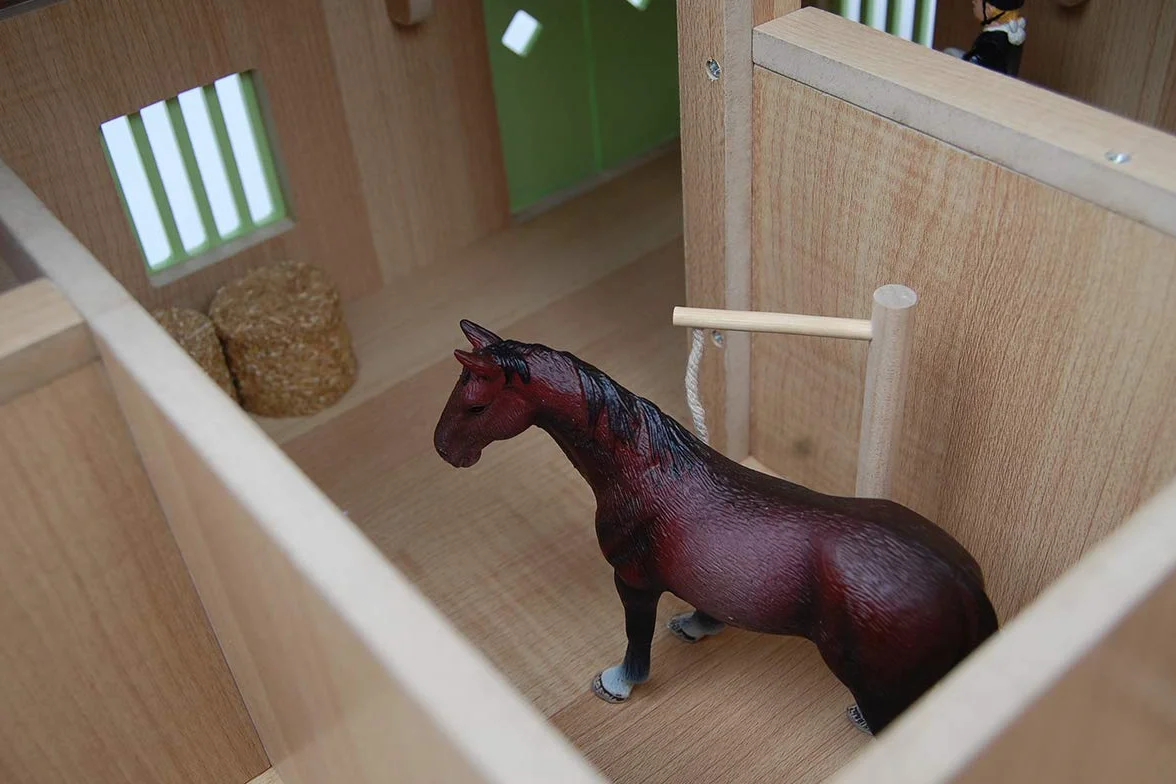 Kids Globe Farming Riding Farm Pink Farm Horse Stable Wooden 1:24 with 3 Boxes Toy Horse Farm with Practical Folding Roof, for All Standard Animal Figures 610210