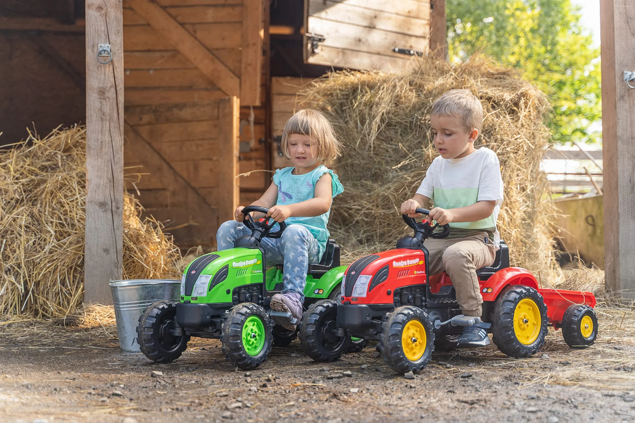 Falk - Traktor na pedały Country Farmer Green z przyczepą - Od 2 lat - Wyprodukowano we Francji - Konfigurowalna tablica rejestracyjna - Kierownica kierunkowa z klaksonem - 2057L