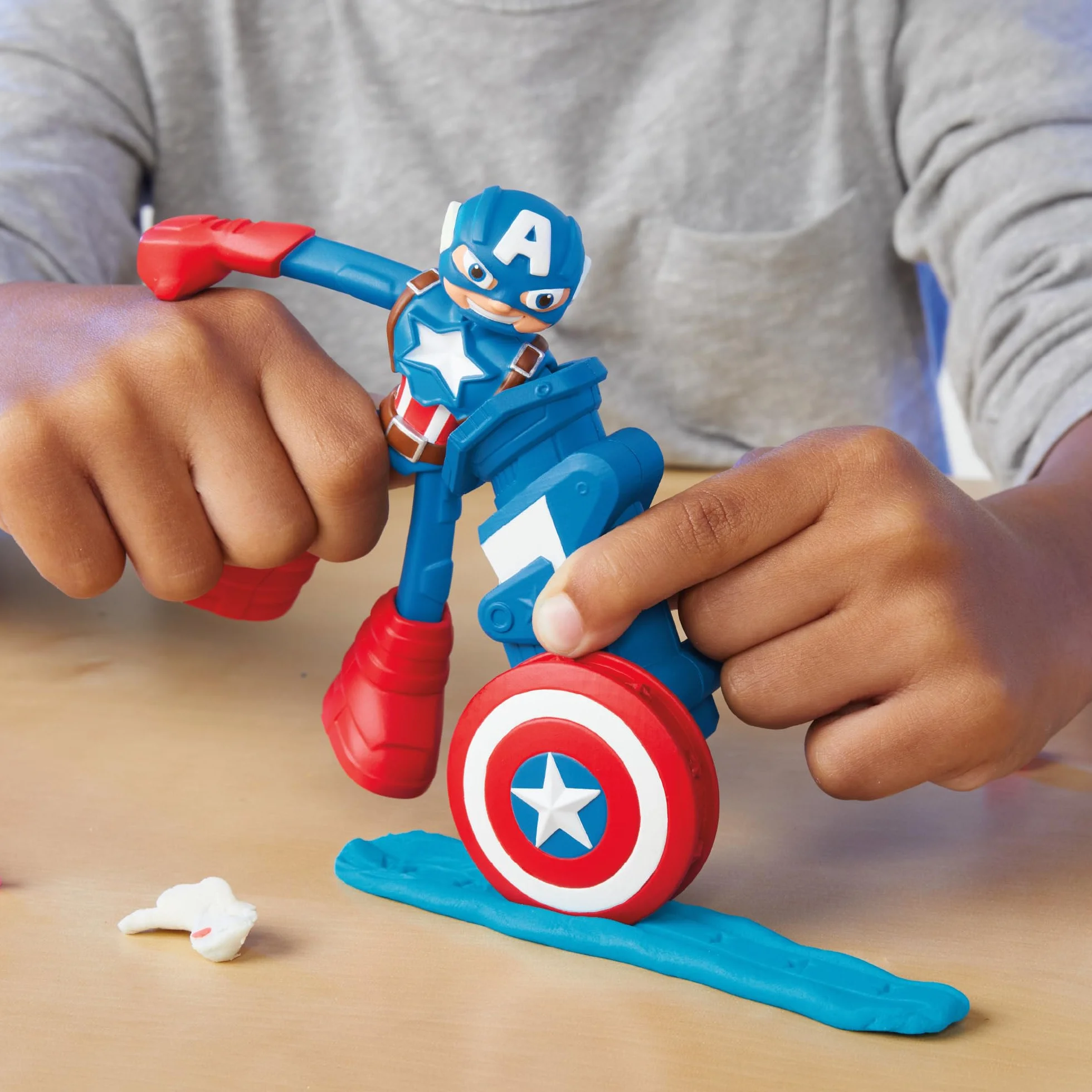 Play-Doh Zestaw do zabawy z figurkami Przygody superbohaterów Marvela z ciastoliną Play-Doh