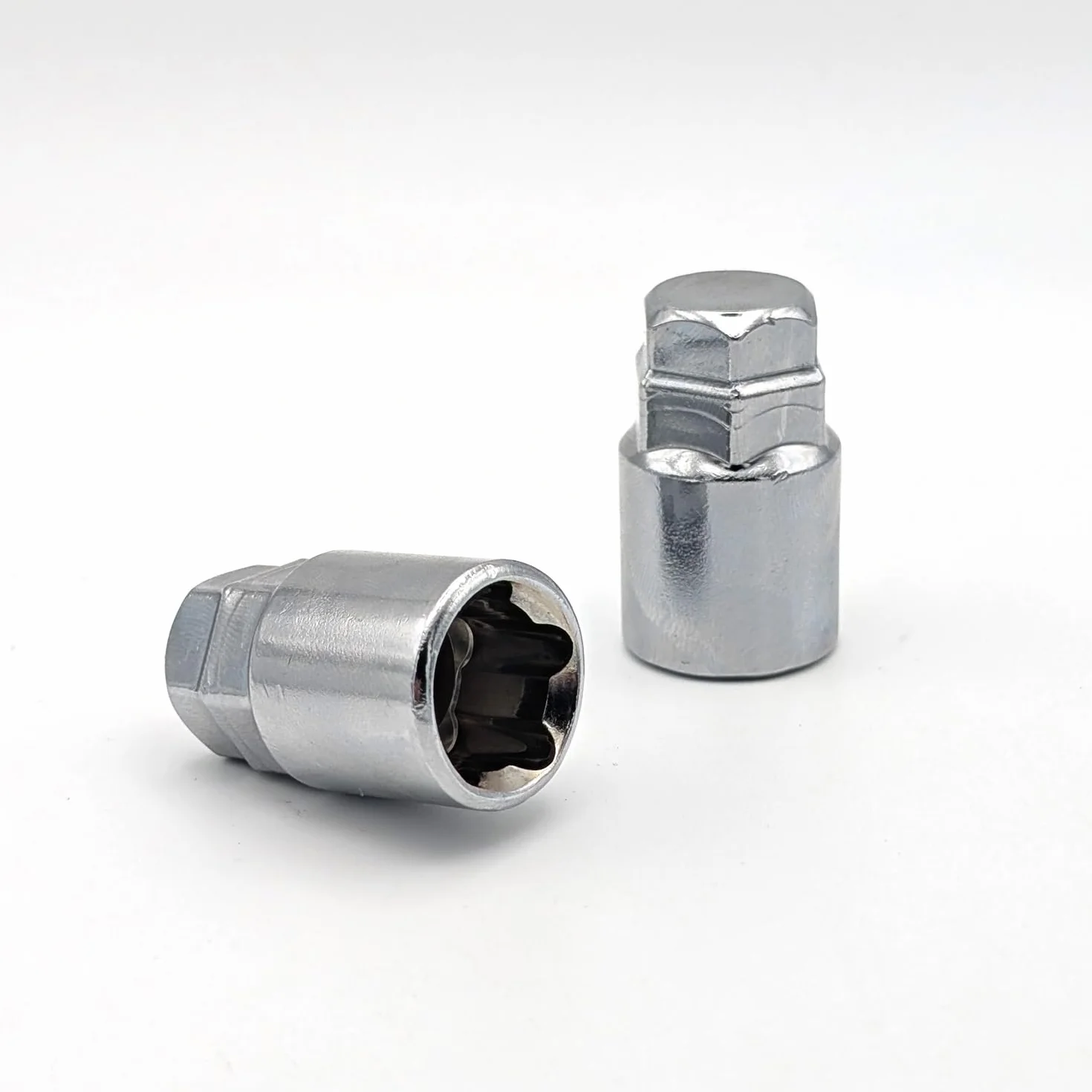 TRACER Blokada do koła, zestaw blokad do felg, zabezpieczenie przed kradzieżą, M14 x 1,5, 27 mm, ściągacz kulkowy R13, z 2 kluczami, kompatybilne z Audi, VW, Seat, Skoda