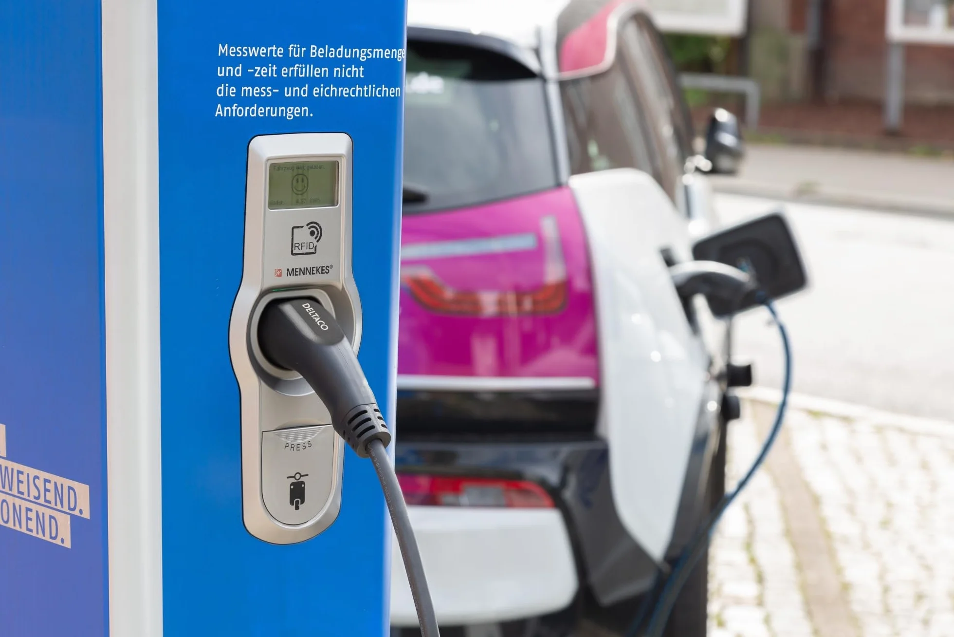 DELTACO Kabel do ładowania EV typu 2 Mennekes 3-fazowy 16A 11kW 3m