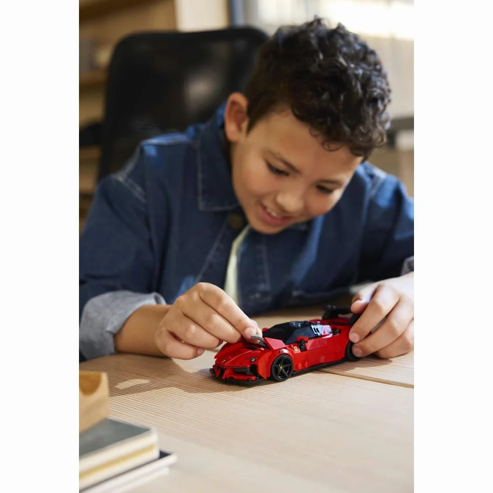 LEGO Speed Champions Samochód sportowy Ferrari SF90 XX Stradale, zabawka konstrukcyjna dla dzieci w wieku od 9 lat, pomysł na prezent dla chłopców, dziewczynek i miłośników samochodów 77254