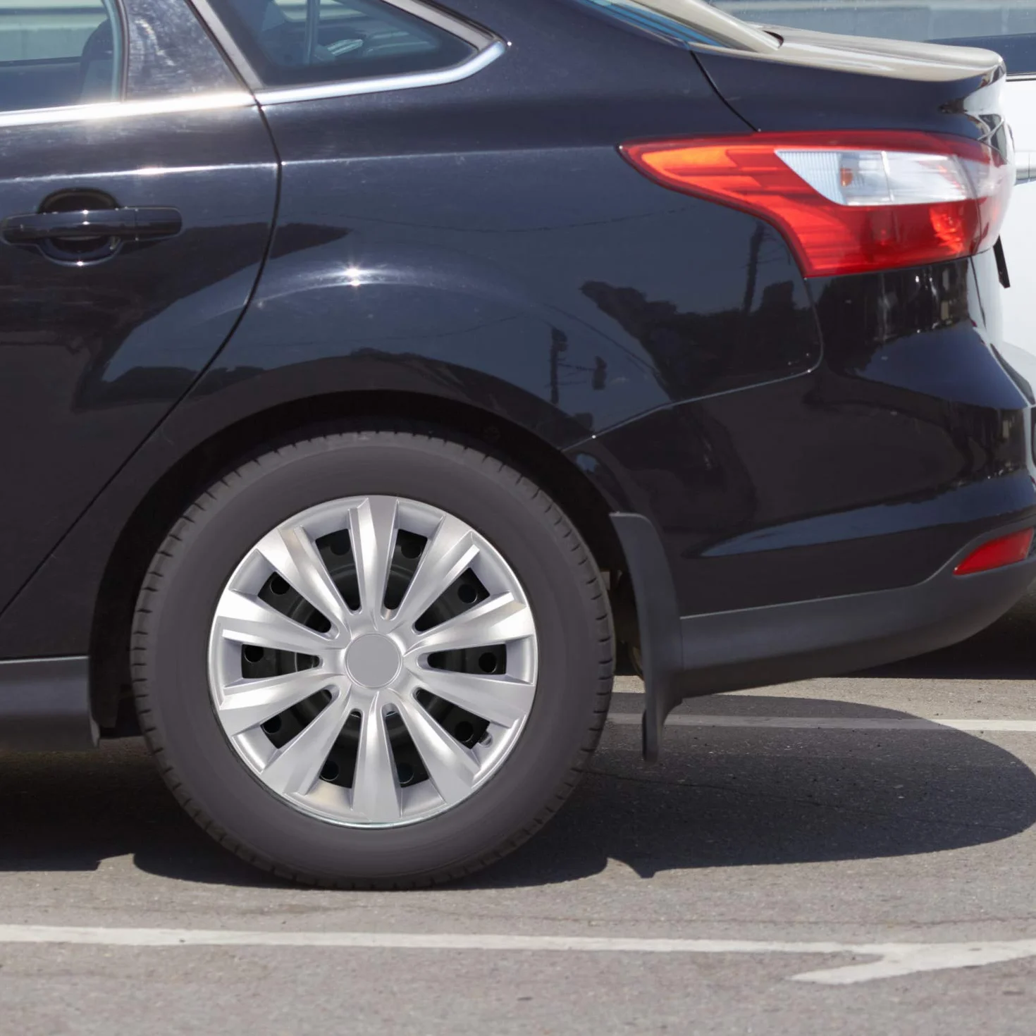 Cartrend 70373 Delta ozdobna osłona 16 cali, 1 sztuka