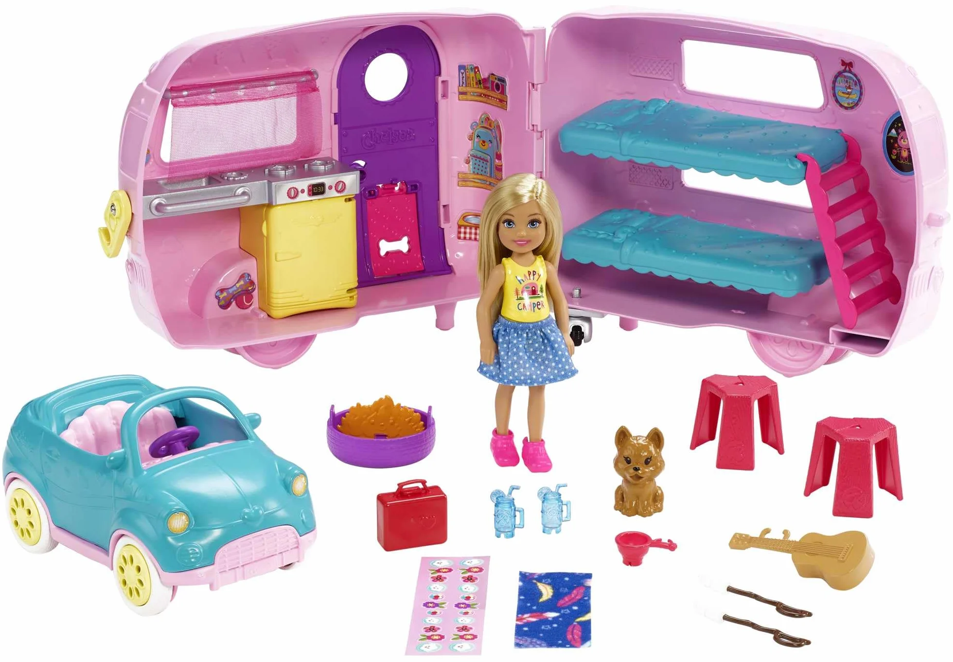 Barbie Zestaw do zabawy z przyczepą kempingową, lalką Chelsea , szczeniaczkiem, samochodem, paleniskiem, gitarą i 10 akcesoriami, prezent dla dzieci w wieku od 3 do 7 lat, FXG90