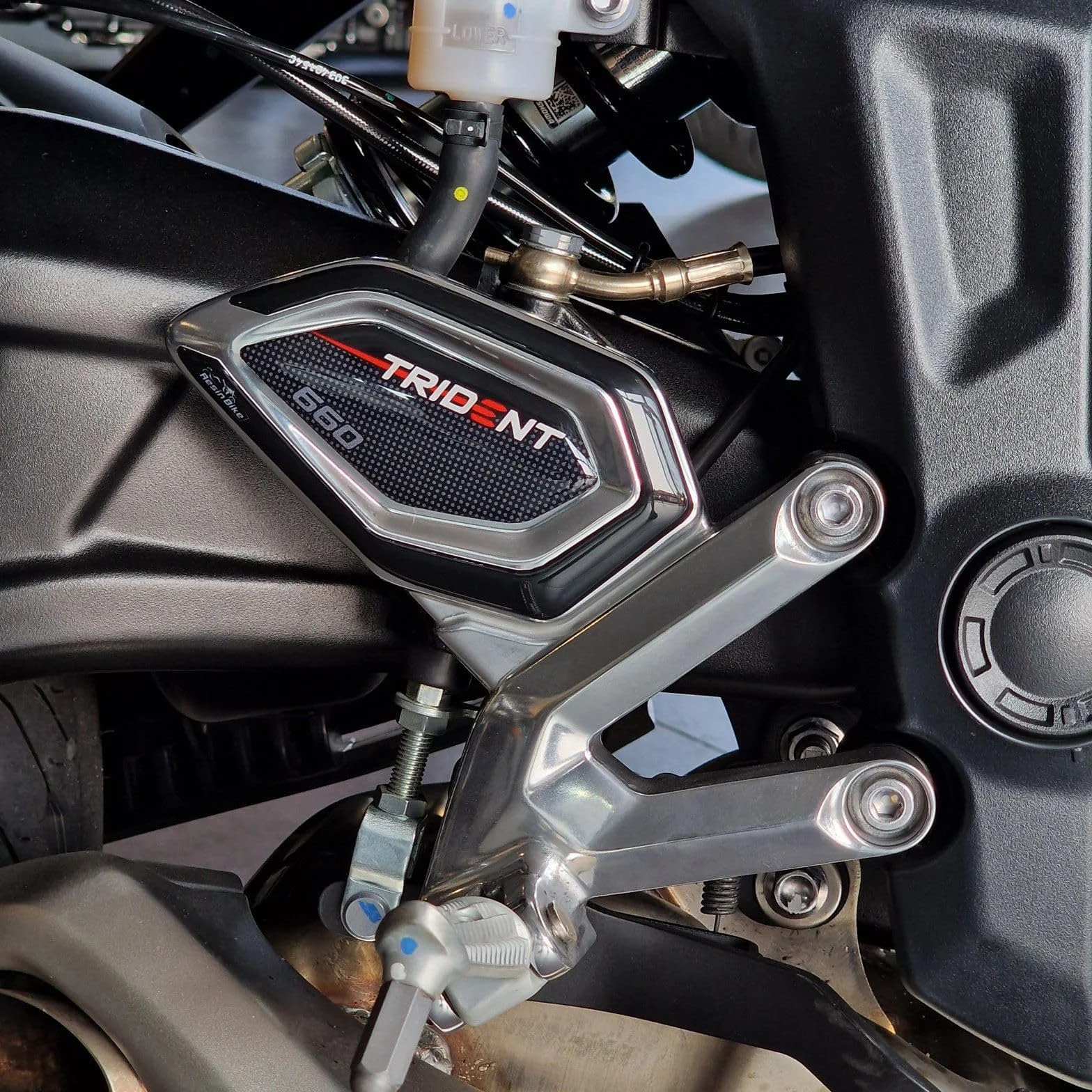 Naklejki Moto Resin Bike kompatybilne z Triumph Trident 660 2021-2025 3D chroniące podkładkę pod piętę