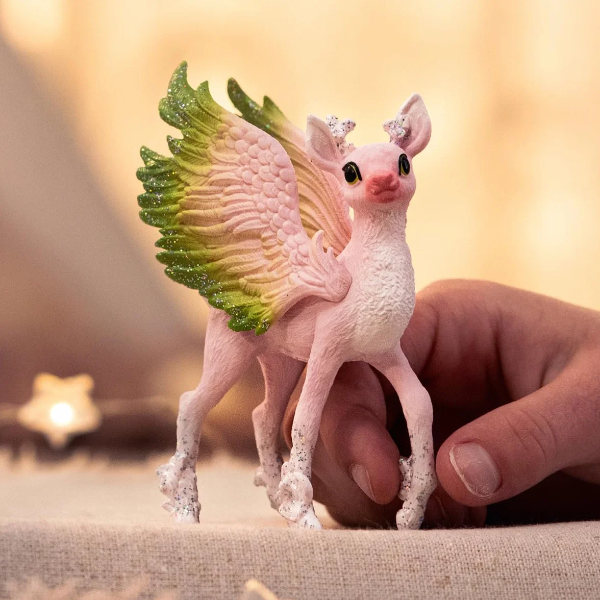 schleich BAYALA | Magiczny jelonek 70821 | szczegółowa figurka ze skrzydłami | prezent dla dziewczynek i chłopców | dekoracja na urodziny | figurka od 5 lat | 5 x 6 x 10 cm