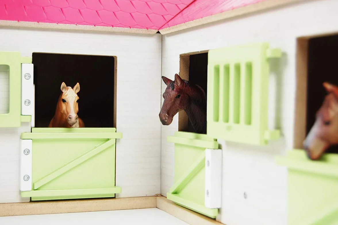 Kids Globe Farming Riding Farm Pink Farm Horse Stable Wooden 1:24 with 3 Boxes Toy Horse Farm with Practical Folding Roof, for All Standard Animal Figures 610210